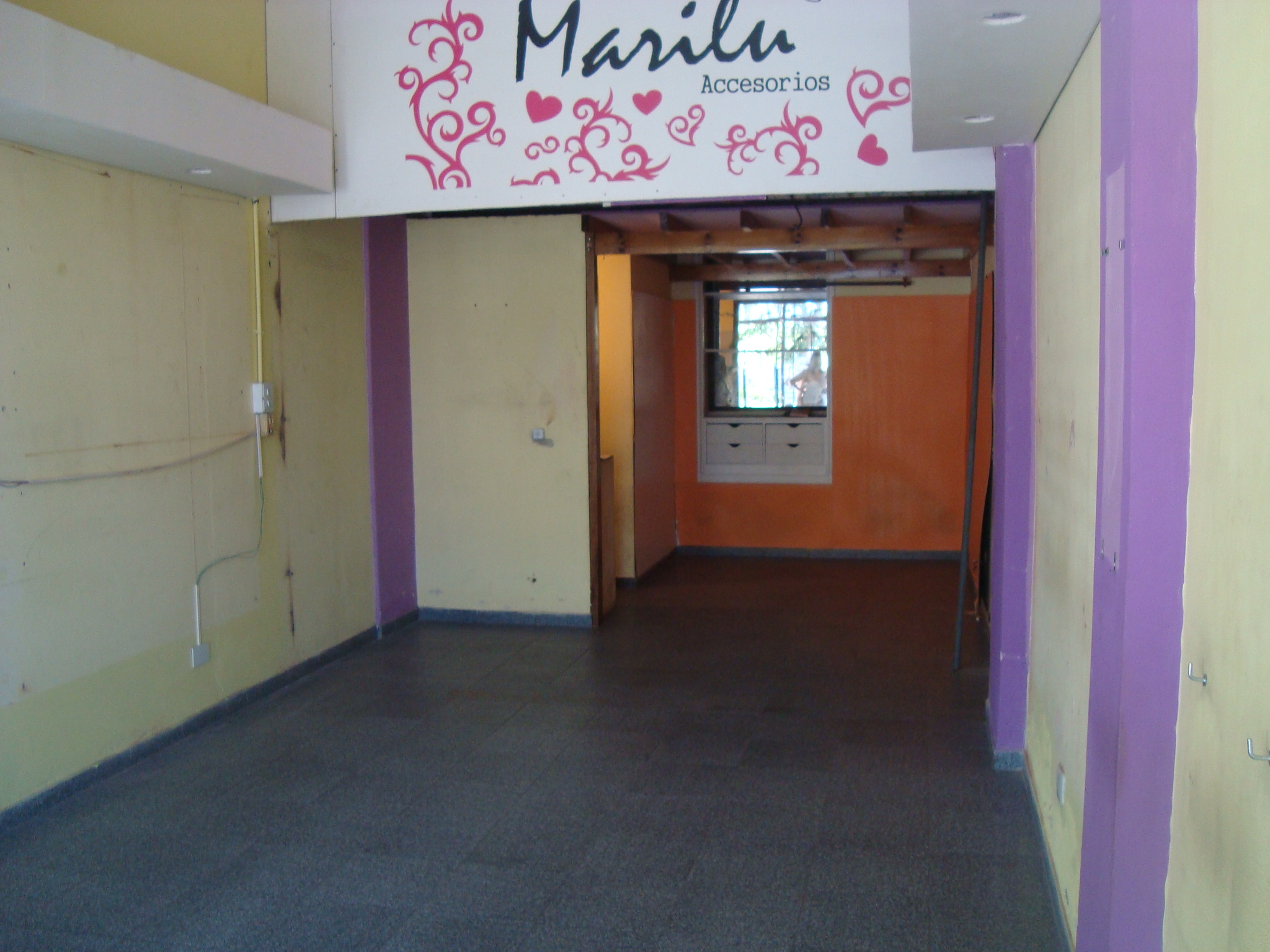 BURZACO: ALQUILER LOCAL CENTRICO SOBRE CALLE E.DE BURZACO,A MTS PLAZA PPAL Y 1 CDRA AV.H.IRIGOYEN. ZONA ESTRATEGICA COMERCIAL - 6