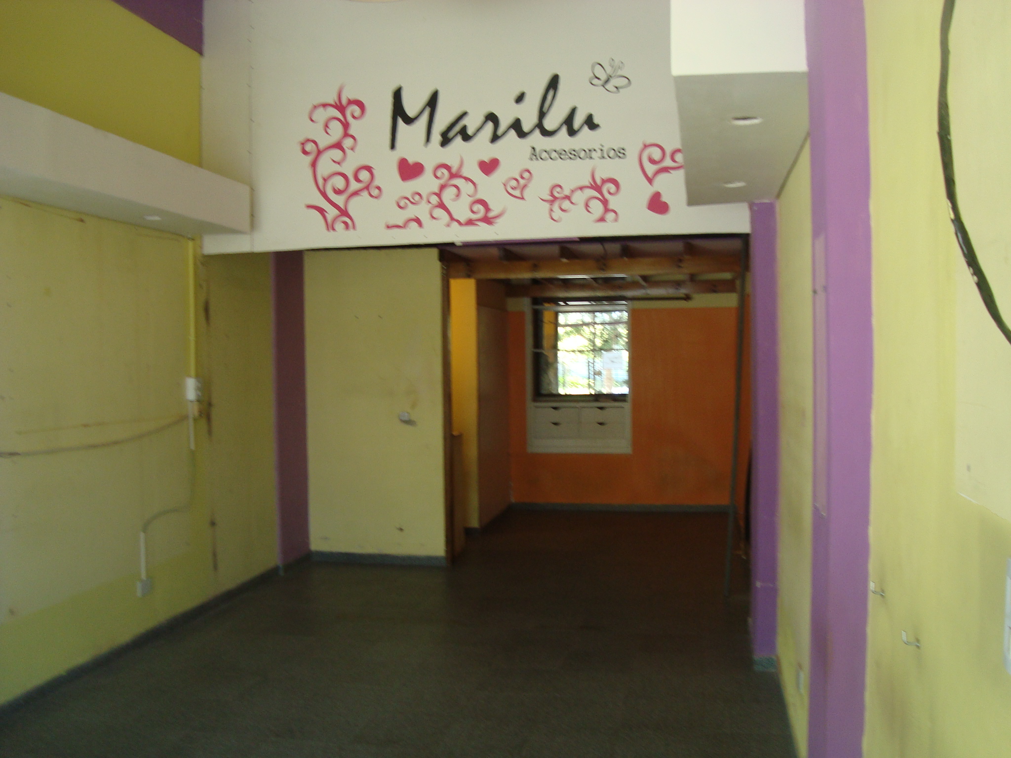 BURZACO: ALQUILER LOCAL CENTRICO SOBRE CALLE E.DE BURZACO,A MTS PLAZA PPAL Y 1 CDRA AV.H.IRIGOYEN. ZONA ESTRATEGICA COMERCIAL - 10