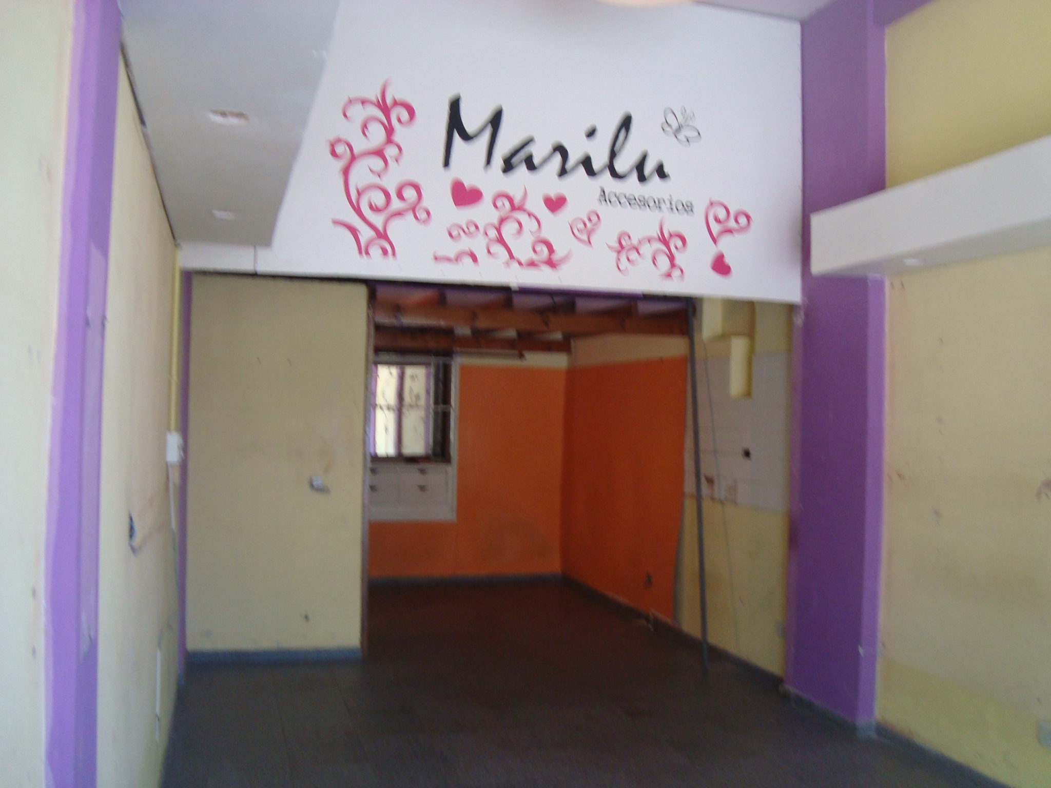BURZACO: ALQUILER LOCAL CENTRICO SOBRE CALLE E.DE BURZACO,A MTS PLAZA PPAL Y 1 CDRA AV.H.IRIGOYEN. ZONA ESTRATEGICA COMERCIAL - 11