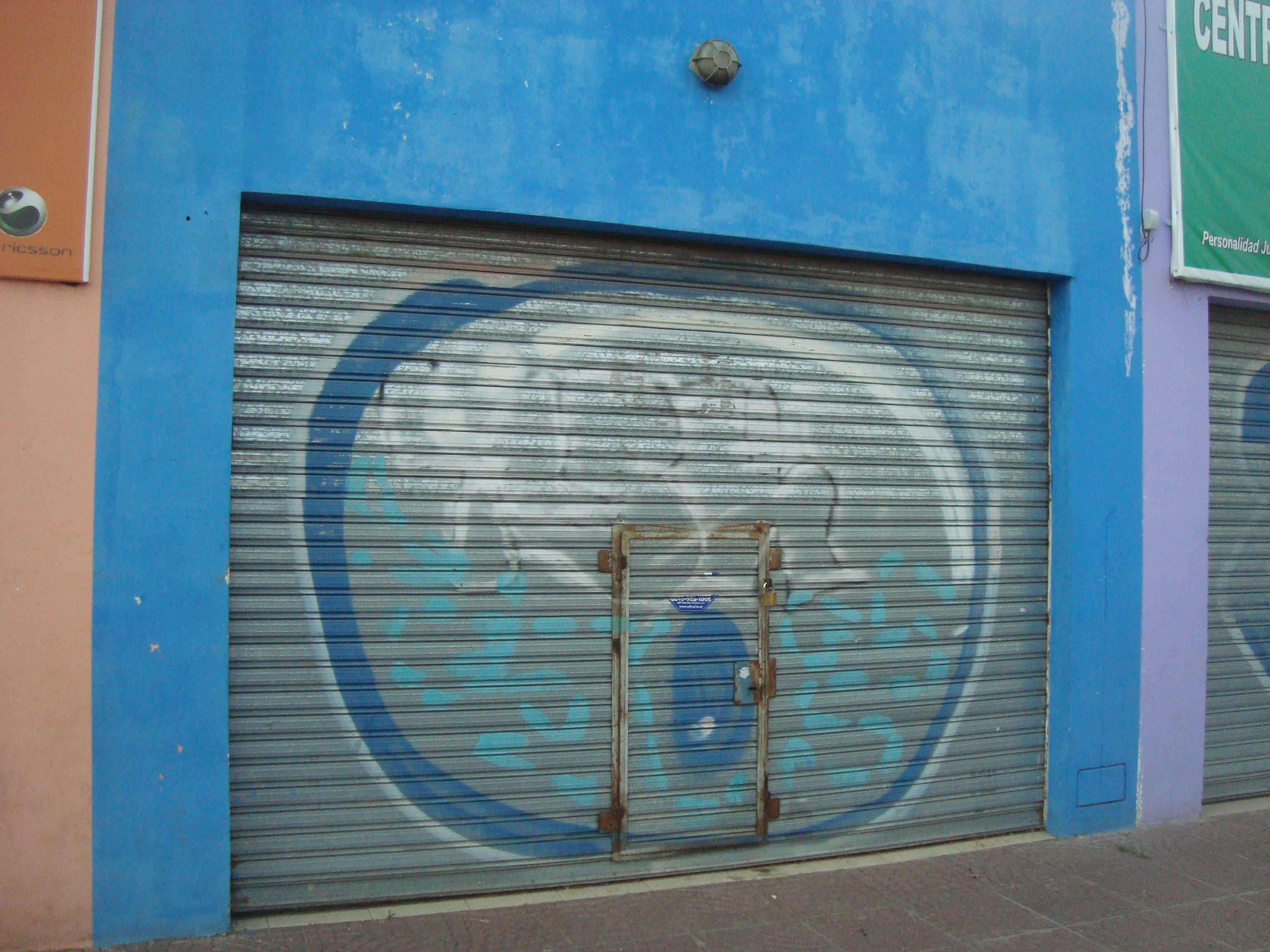LONGCHAMPS: 5 LOCALES EN VENTA. OPORTUNIDAD DE INVERSION. ESQUINA CCIAL.PARADA COLECTIVO EN LA PUERTA. - 2