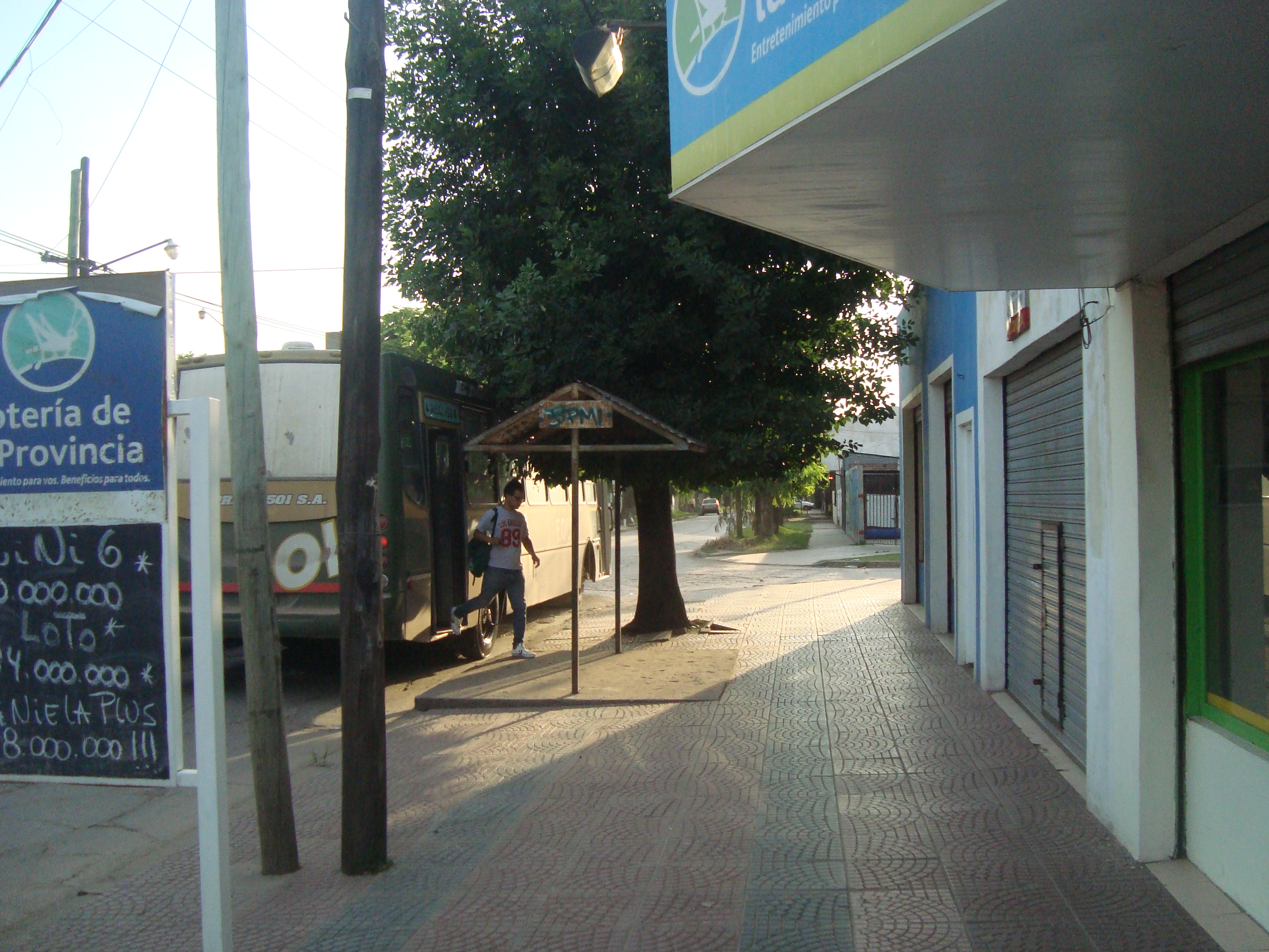 LONGCHAMPS: 5 LOCALES EN VENTA. OPORTUNIDAD DE INVERSION. ESQUINA CCIAL.PARADA COLECTIVO EN LA PUERTA. - 9
