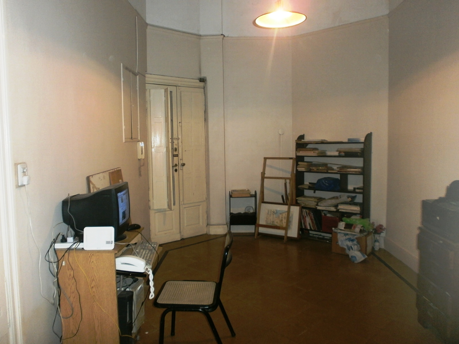 Muy buen depto de 2 amb amplios con patio estilo antiguo, apto profesional.