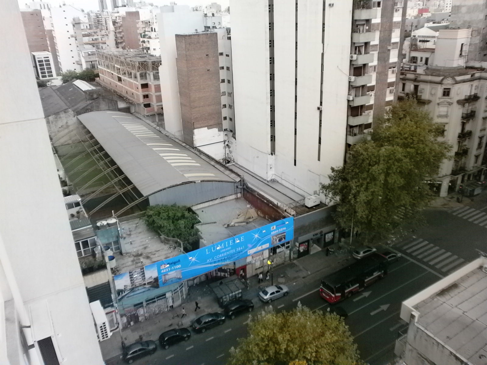 Moderno depto de 3 amb con amplio balcón y cochera fija cubierta. — foto 9