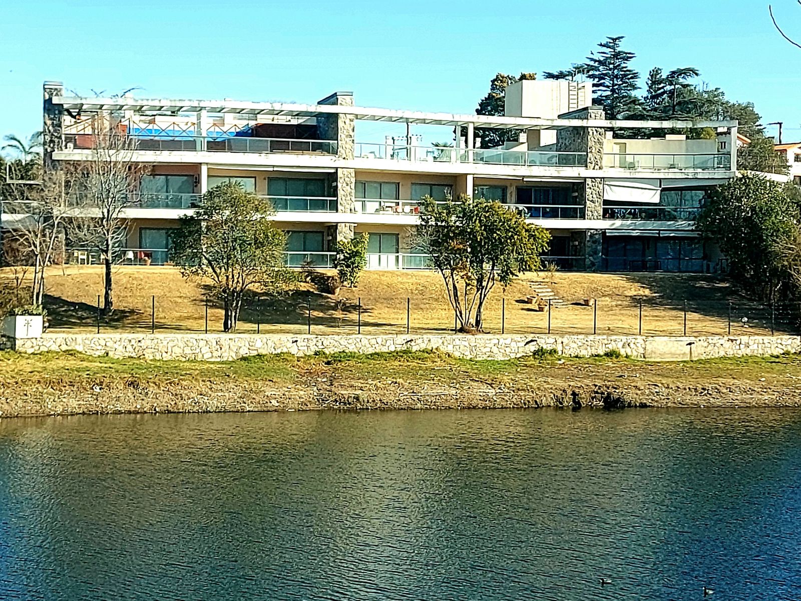 GRAN DEPTO DE CATEGRIA SOBRE LA COSTA CENTRO DE CARLOS PAZ - 2