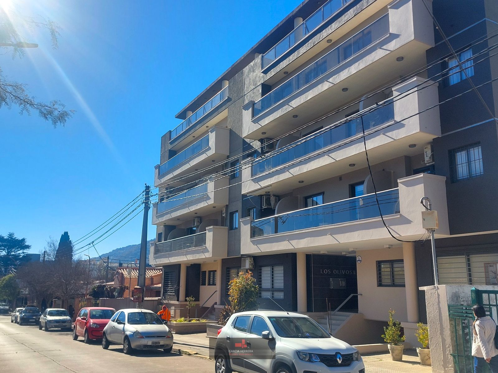 Departamento de 2 Dormitorios, Patio y Cochera - Centro de Carlos Paz. - 1