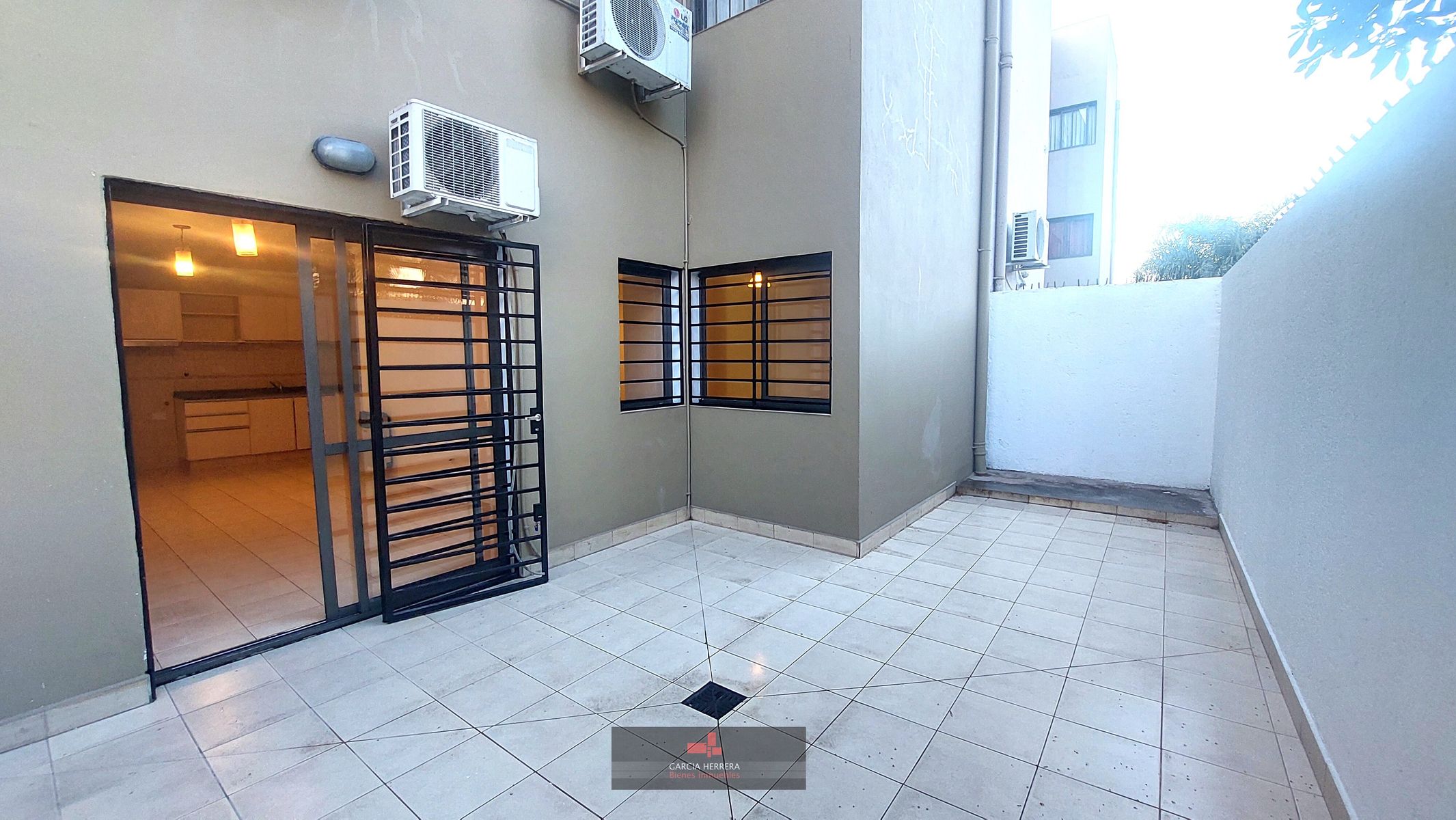 Departamento de 2 Dormitorios, Patio y Cochera - Centro de Carlos Paz. - 5