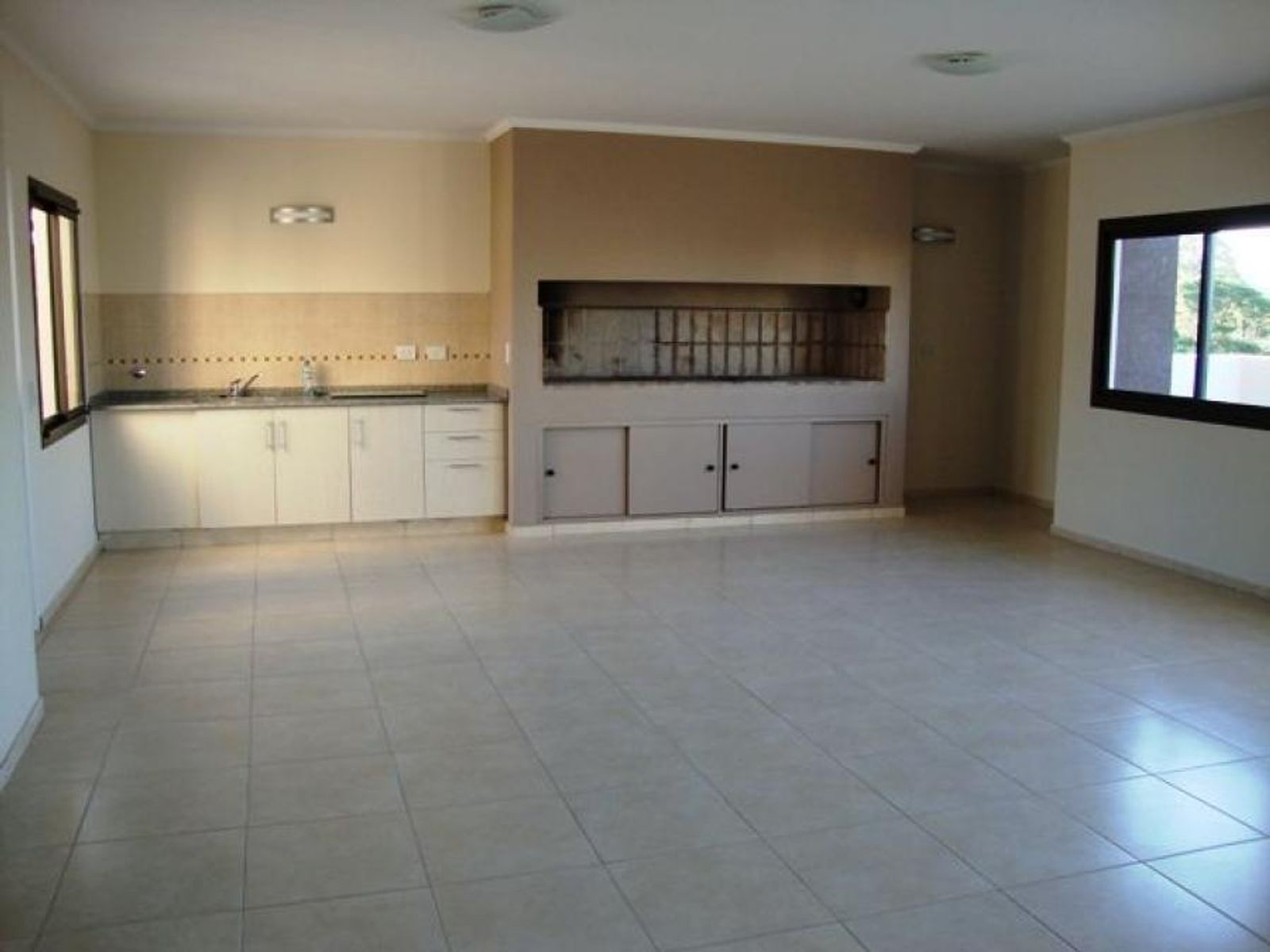 Departamento de 2 Dormitorios, Patio y Cochera - Centro de Carlos Paz. - 13