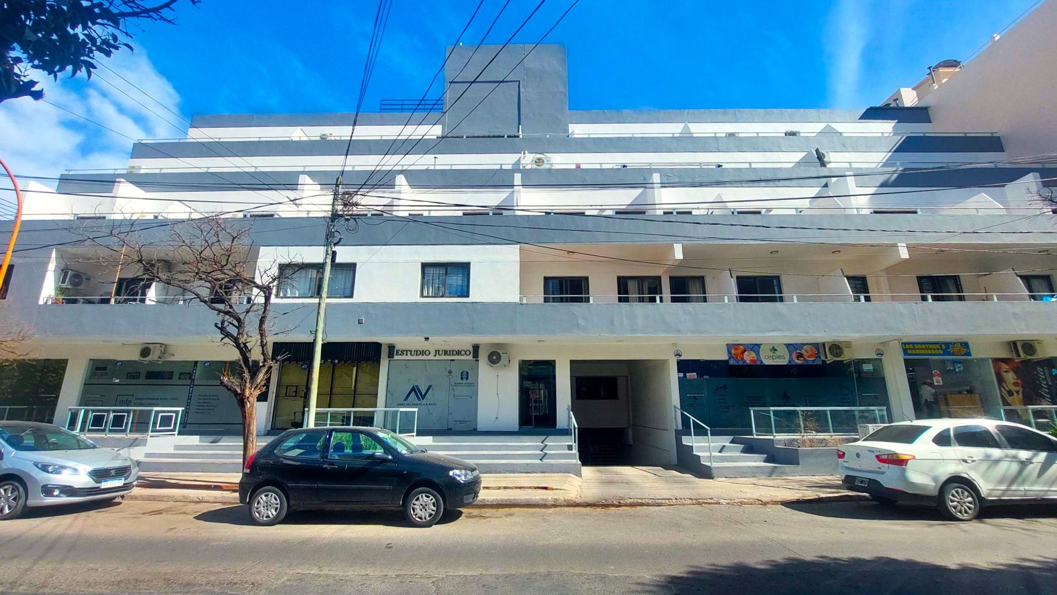 A 1 cuadra de Peatonal: 2 DORM. BALCON TERRAZA COCHERA y PILETA.
