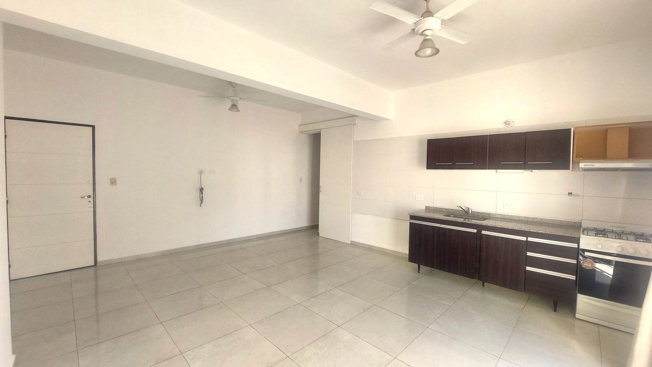 A 1 cuadra de Peatonal: 2 DORM. BALCON TERRAZA COCHERA y PILETA. — foto 6
