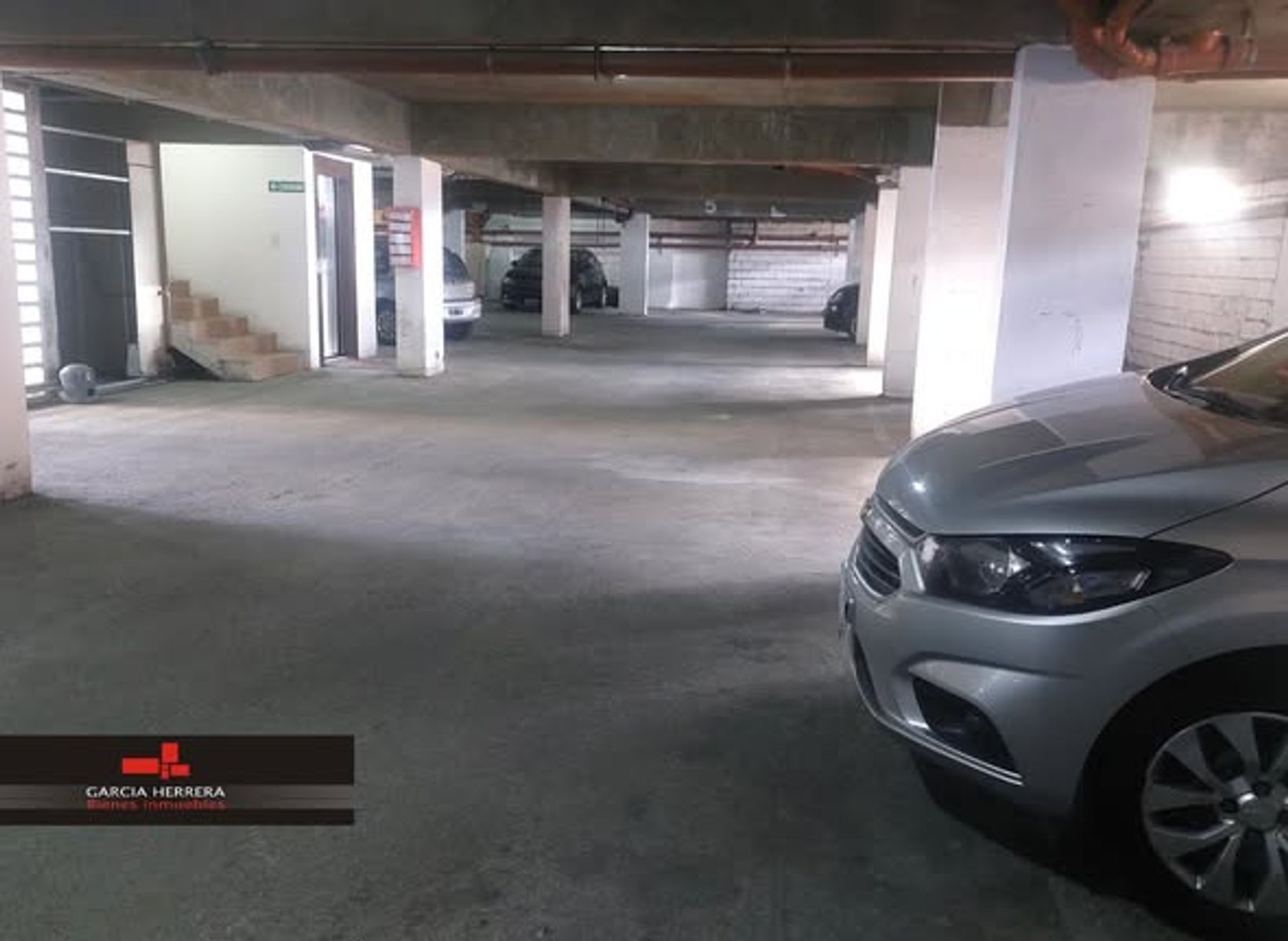 A 1 cuadra de Peatonal: 2 DORM. BALCON TERRAZA COCHERA y PILETA. — foto 10