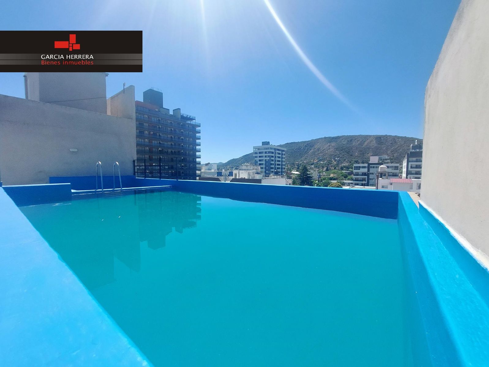 A 1 cuadra de Peatonal: 2 DORM. BALCON TERRAZA COCHERA y PILETA. — foto 11