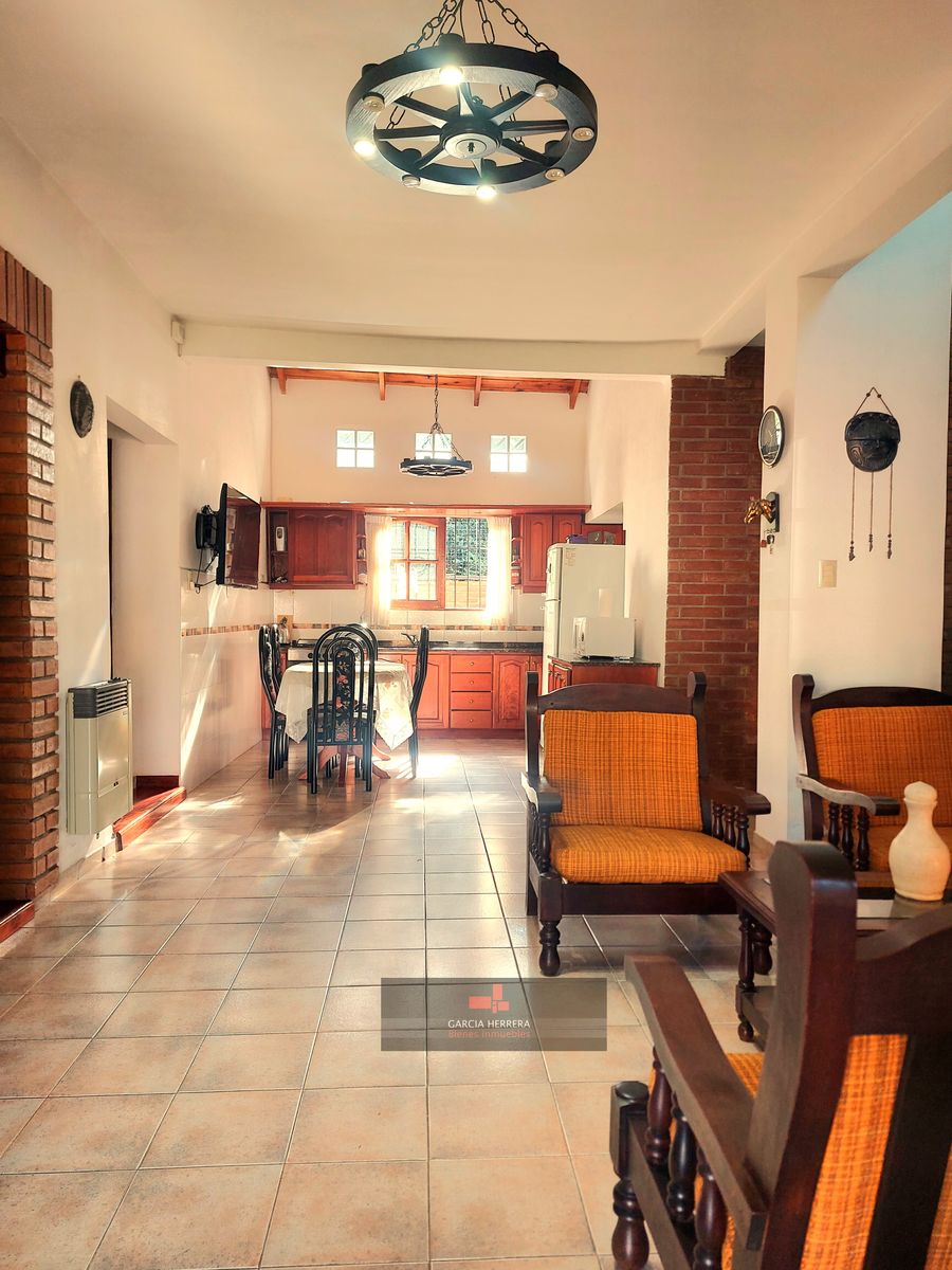CASA DE 3 DORMITORIOS CENTRICA, BARRIO MIGUEL MUÑOZ. — foto 2