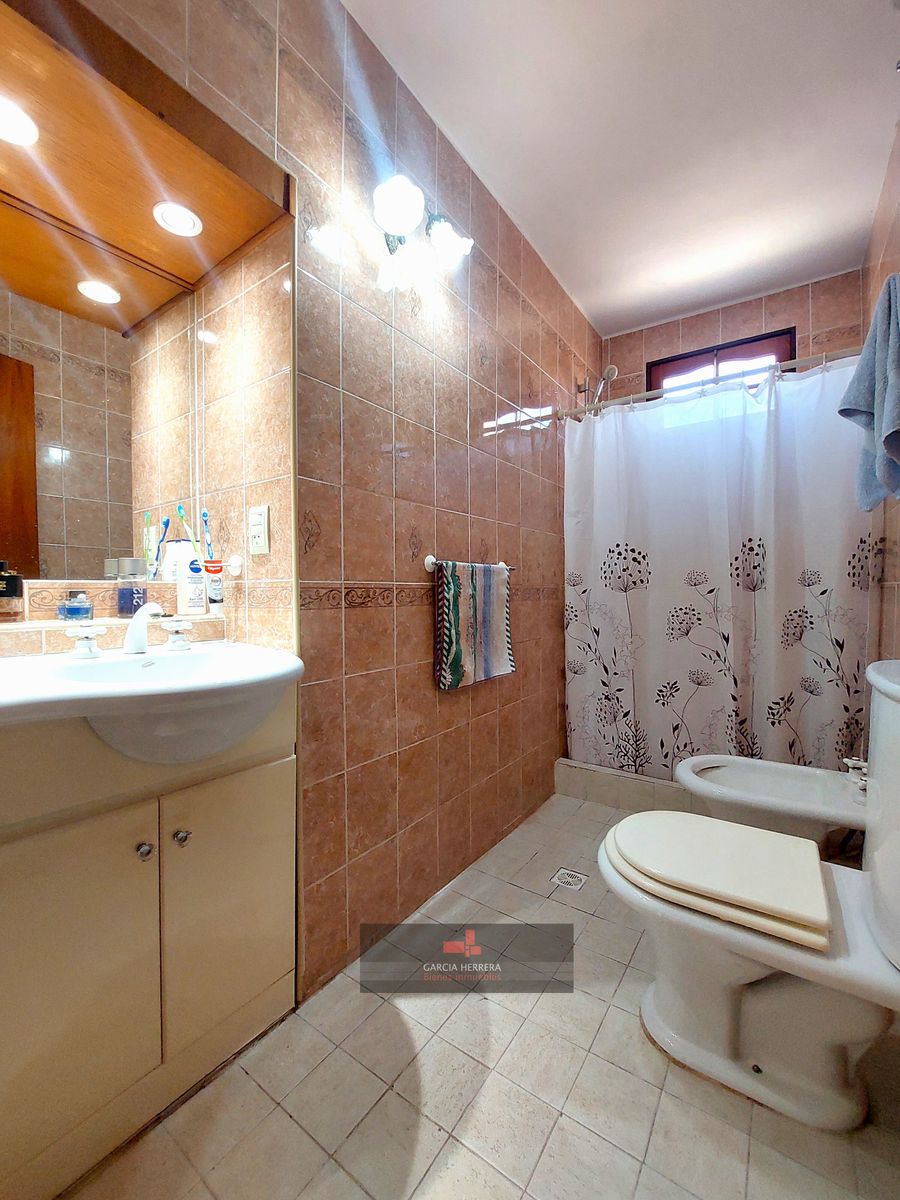 CASA DE 3 DORMITORIOS CENTRICA, BARRIO MIGUEL MUÑOZ. — foto 8