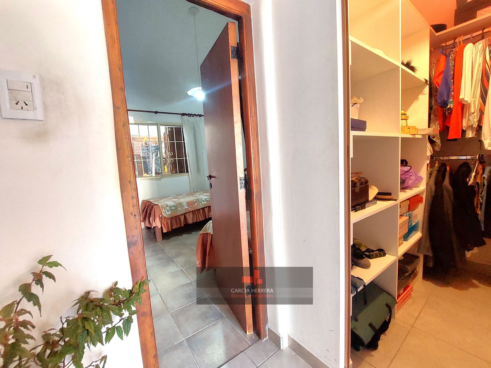 CASA DE 3 DORMITORIOS CENTRICA, BARRIO MIGUEL MUÑOZ. — foto 9