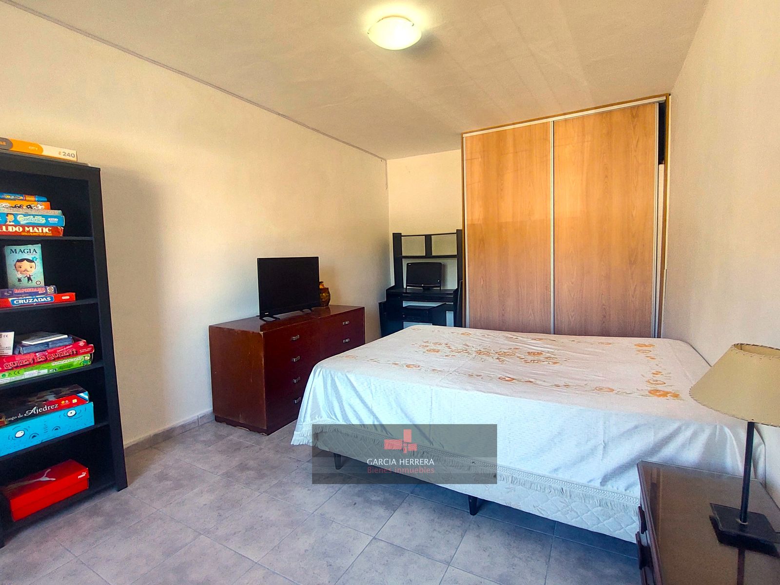 CASA DE 3 DORMITORIOS CENTRICA, BARRIO MIGUEL MUÑOZ. — foto 12