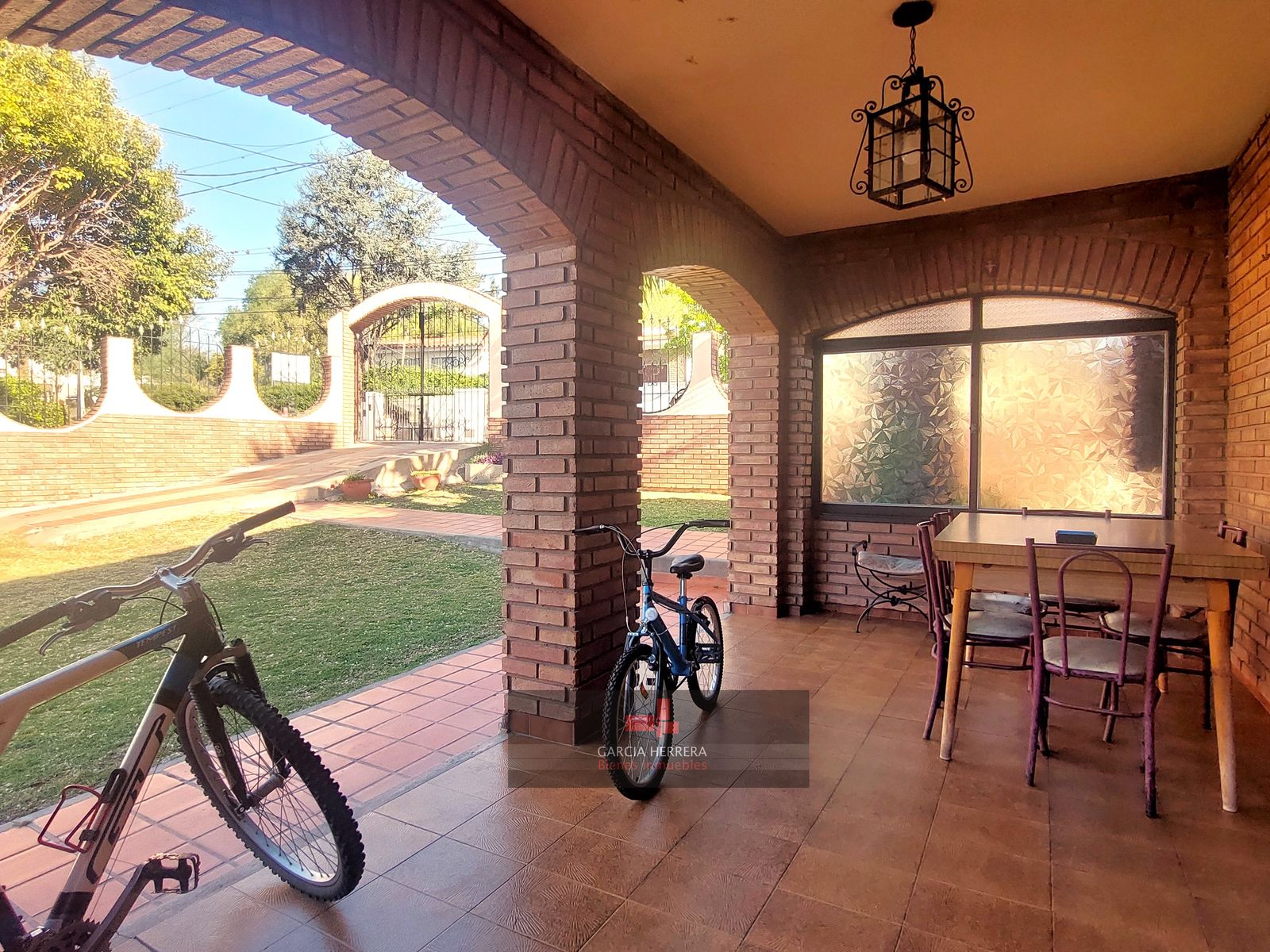CASA DE 3 DORMITORIOS CENTRICA, BARRIO MIGUEL MUÑOZ. - 18