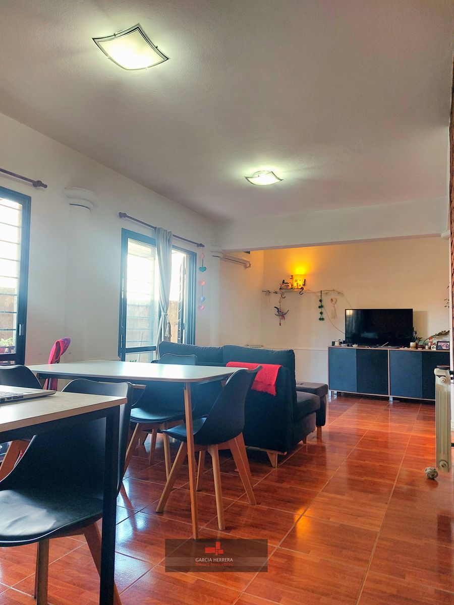 1 DORMITORIO - AMPLIO, CON PATIO y COCHERA. — foto 2