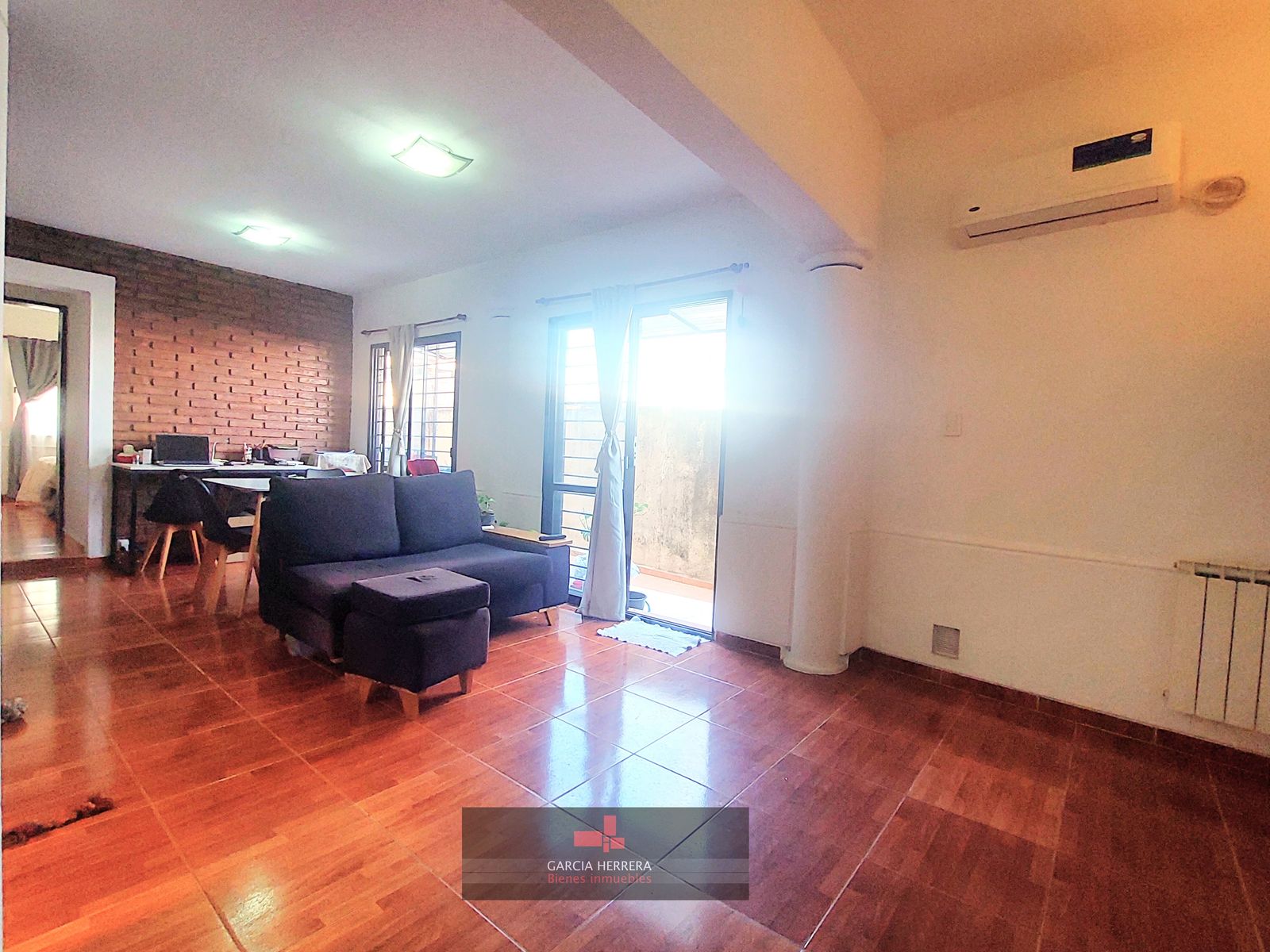 1 DORMITORIO - AMPLIO, CON PATIO y COCHERA. — foto 3