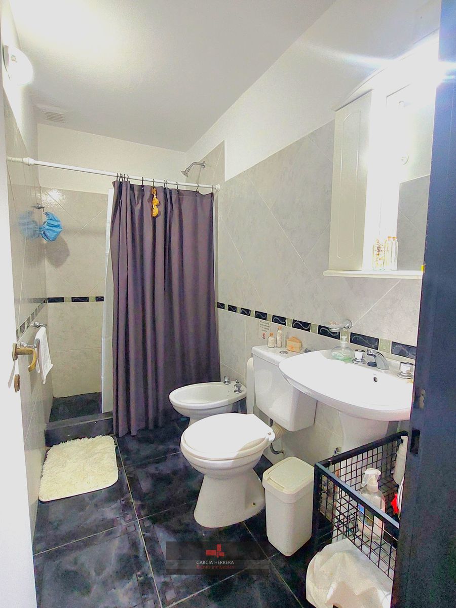 1 DORMITORIO - AMPLIO, CON PATIO y COCHERA. — foto 7