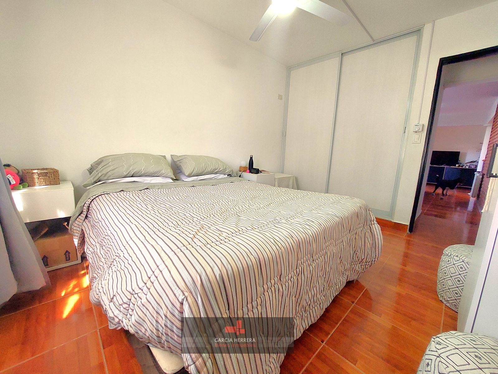 1 DORMITORIO - AMPLIO, CON PATIO y COCHERA. — foto 9