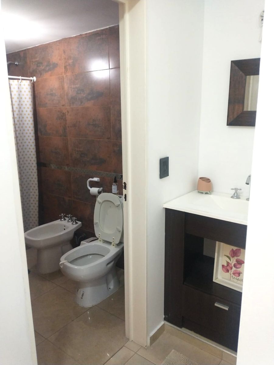 1 DORMIT. COCHERA y PILETA - Buena construcción y ubicación en Carlos Paz. - 6