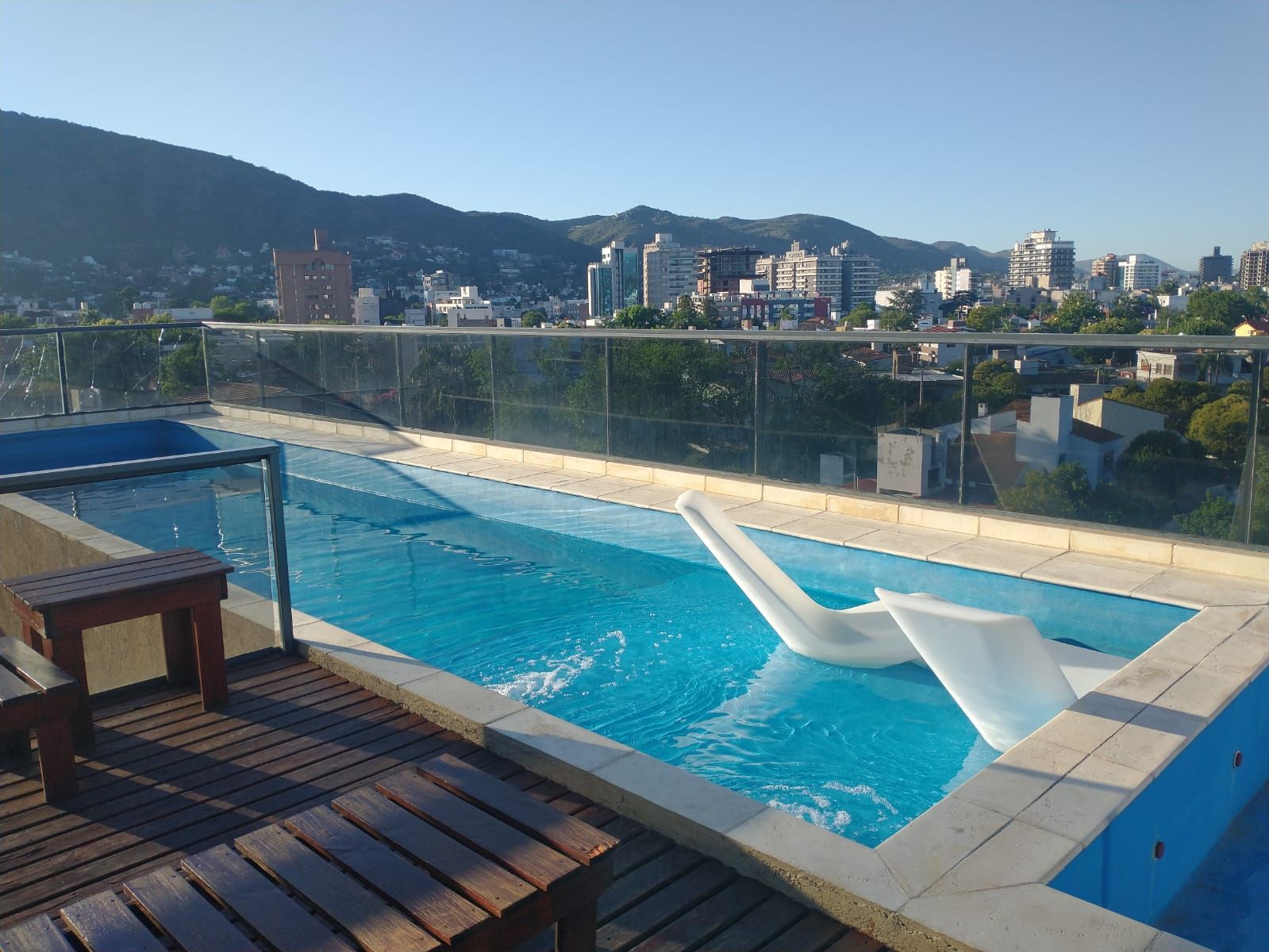 1 DORMIT. COCHERA y PILETA - Buena construcción y ubicación en Carlos Paz. - 9