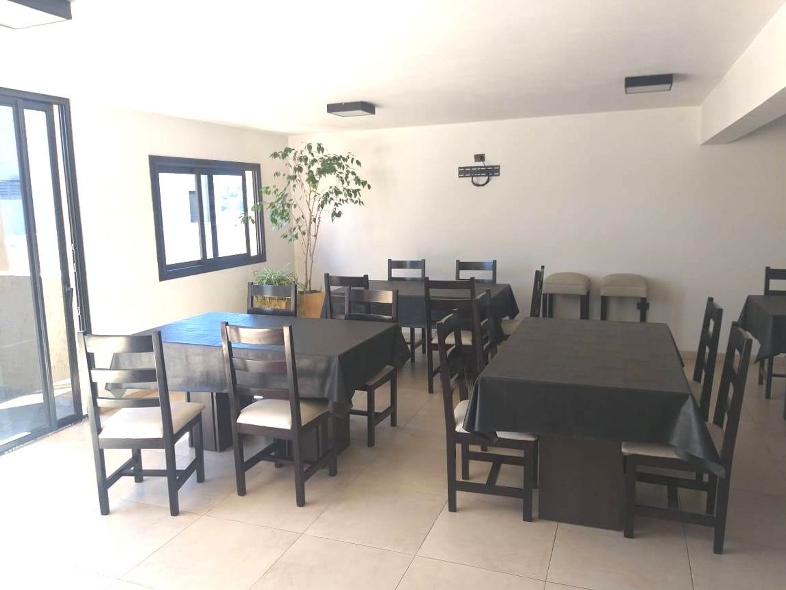 1 DORMIT. COCHERA y PILETA - Buena construcción y ubicación en Carlos Paz. - 10