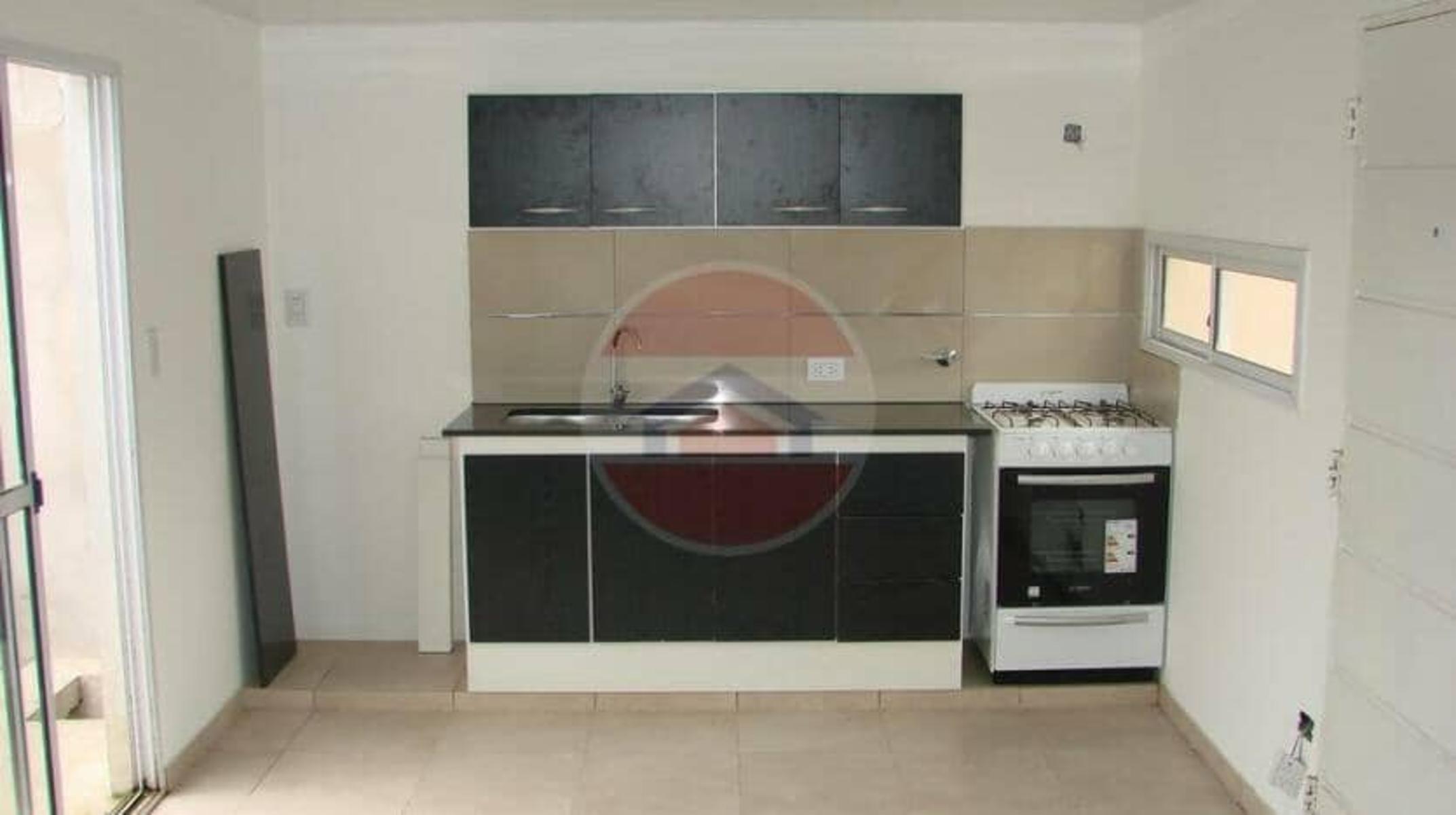 DEPARTAMENTO TIPO CASA EN VENTA EN LINCOLN - 2
