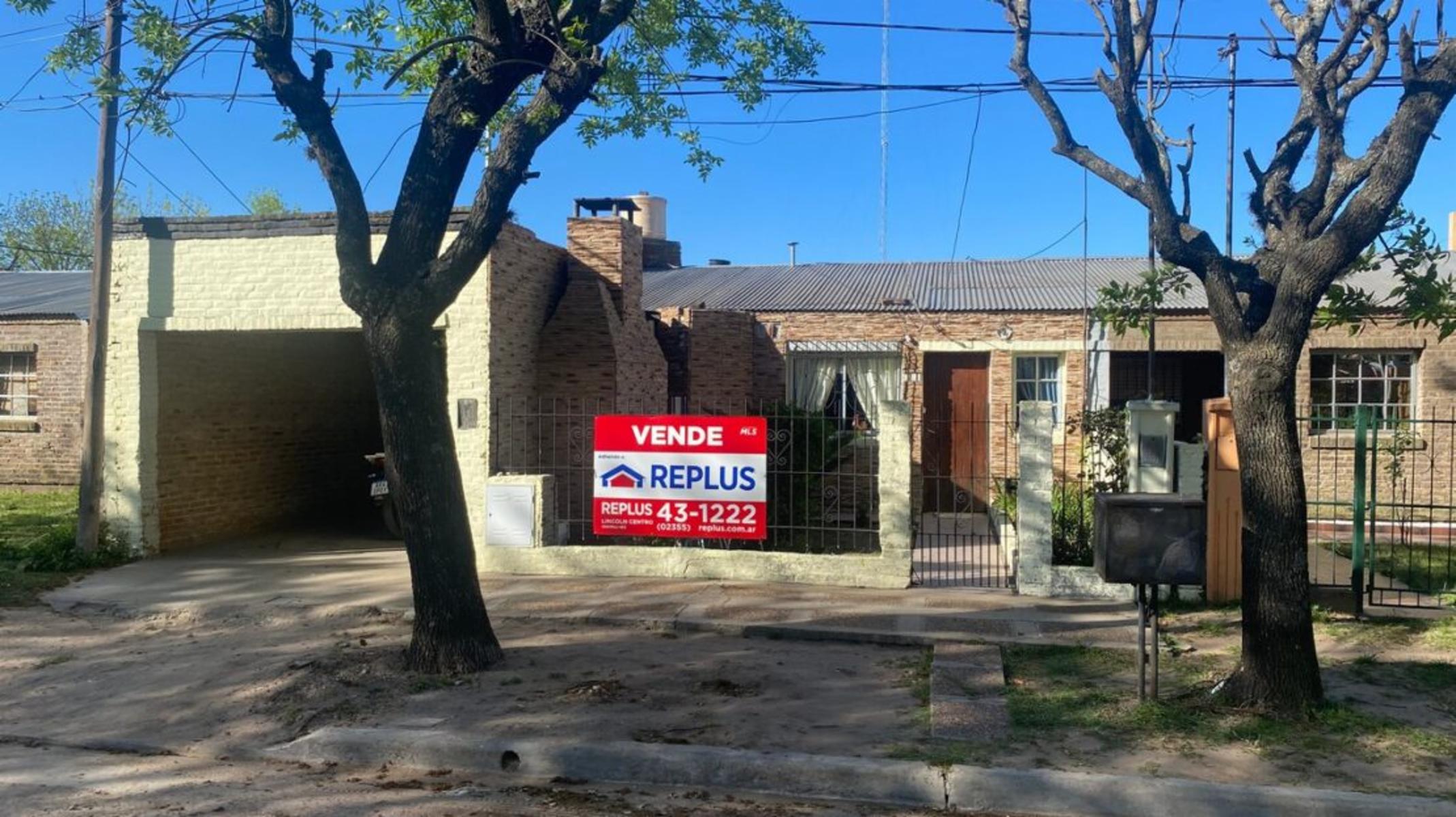 CASA CON 4 DEPARTAMENTOS EN VENTA EN LINCOLN - 1