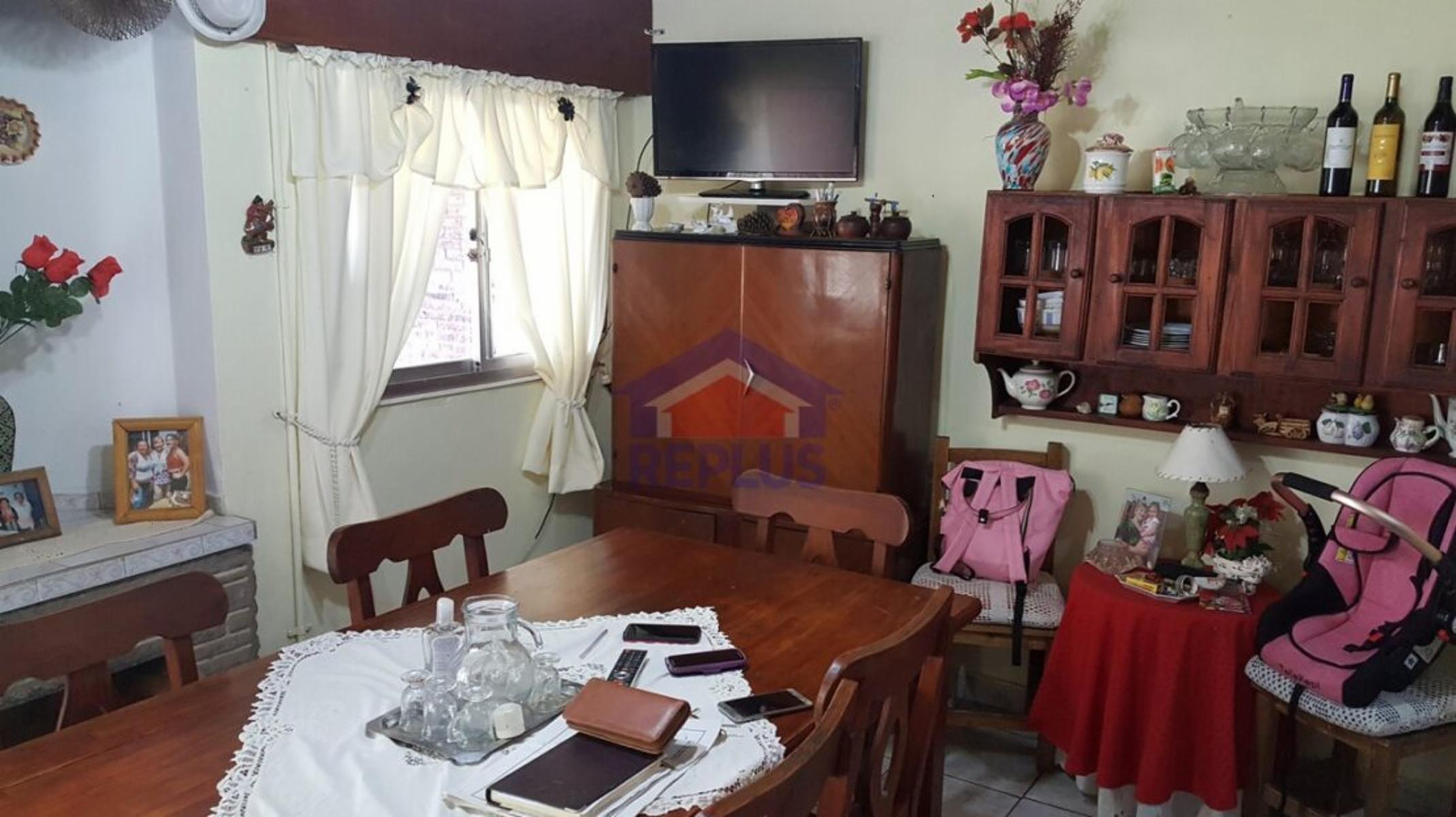 CASA CON 4 DEPARTAMENTOS EN VENTA EN LINCOLN - 4