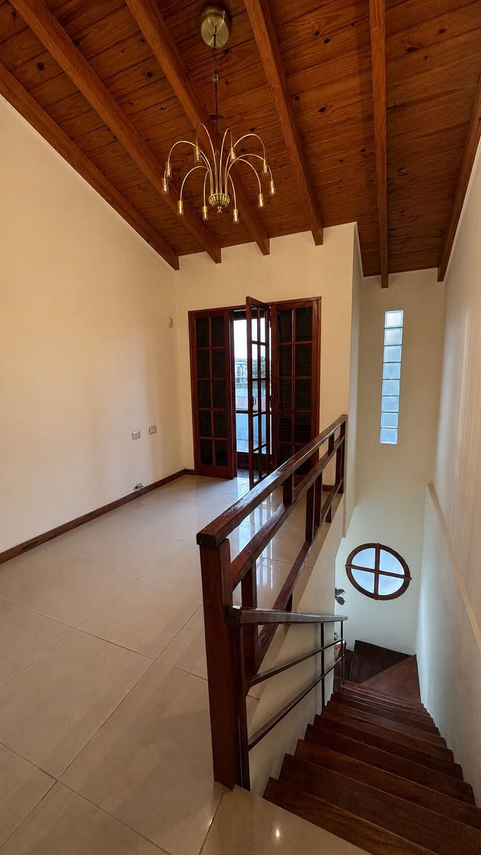 Se alquila para oficina o consultorio, zona Iglesia Santa Teresita - 10