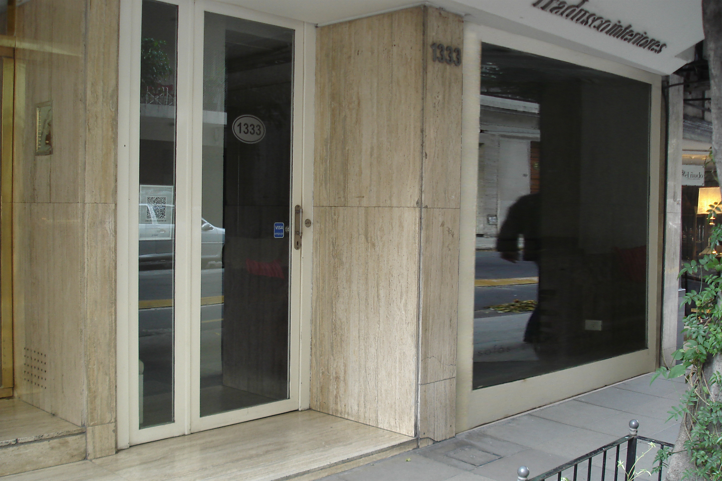 Local Comercial en Recoleta, Arenales y Uruguay — foto 4