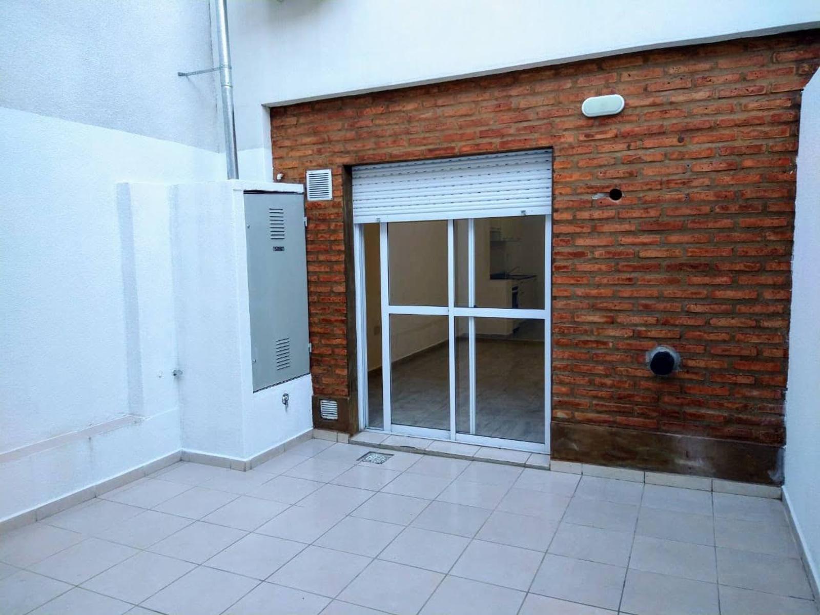 VENTA SAN LORENZO 3729 PLANTA BAJA MONOAMBIENTES CON PLACAR Y PATIO GAS NATURAL