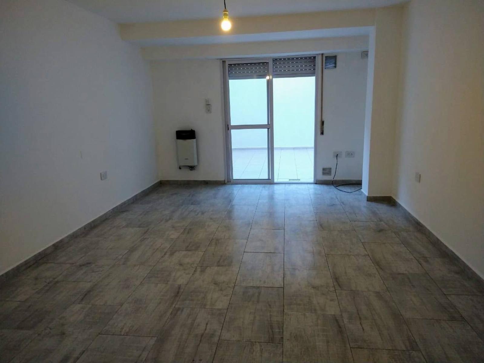 VENTA SAN LORENZO 3729 PLANTA BAJA MONOAMBIENTES CON PLACAR Y PATIO GAS NATURAL — foto 2