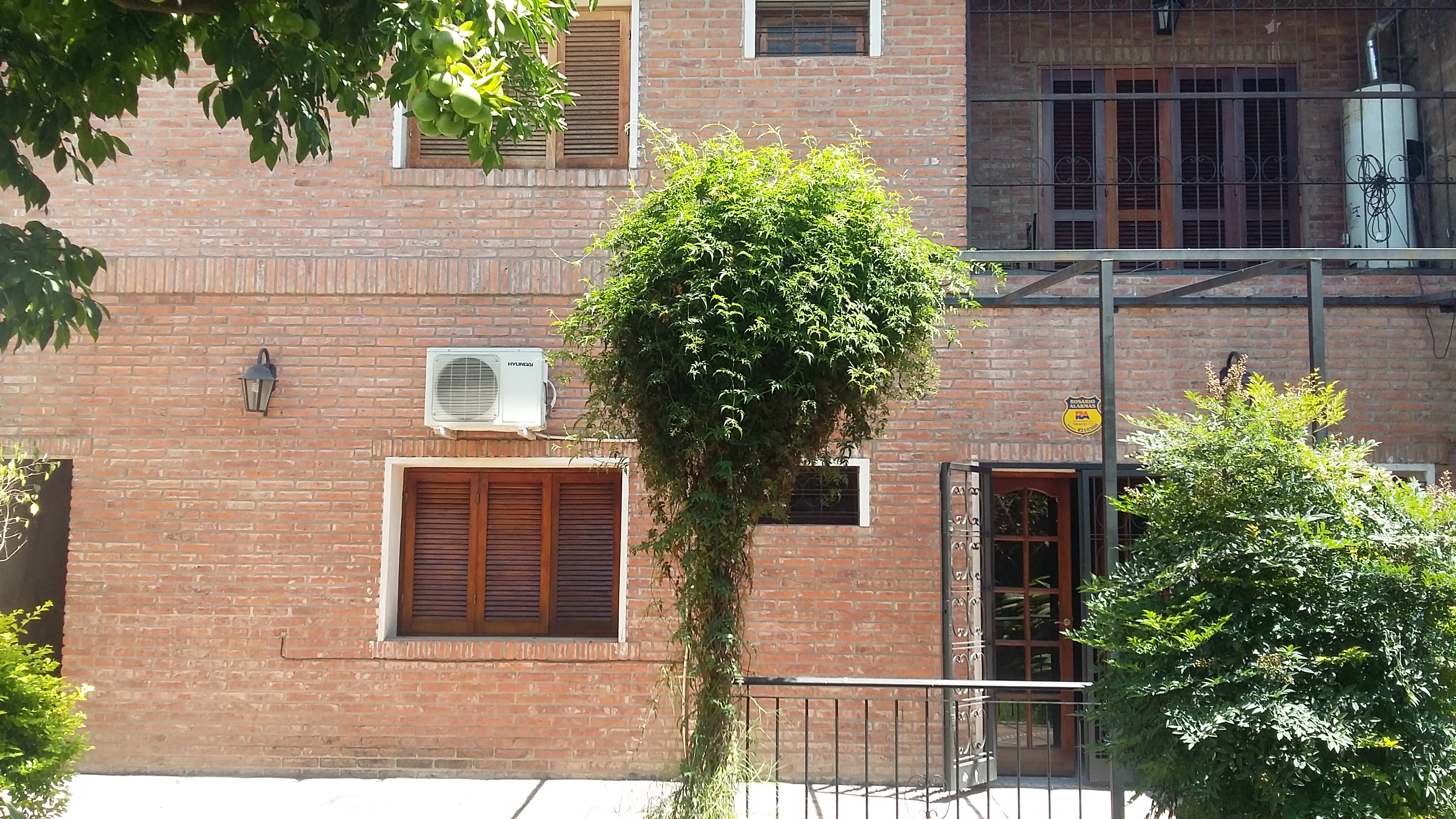 ALQUILER - INTERNA ÚNICA 4 DORMITORIOS - 220 m2 - JARDÍN Y PARRILLERO - 2