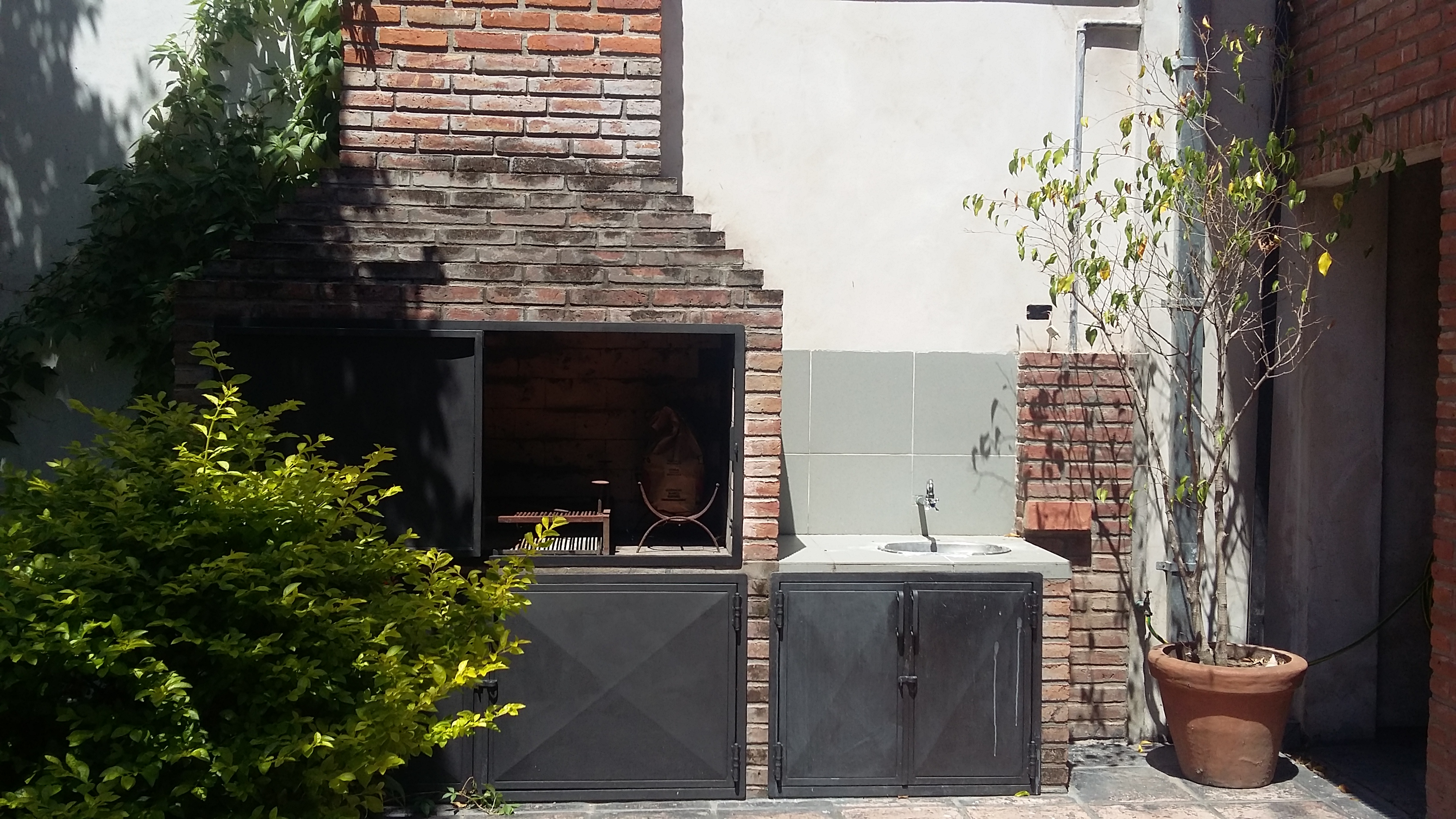 ALQUILER - INTERNA ÚNICA 4 DORMITORIOS - 220 m2 - JARDÍN Y PARRILLERO - 3