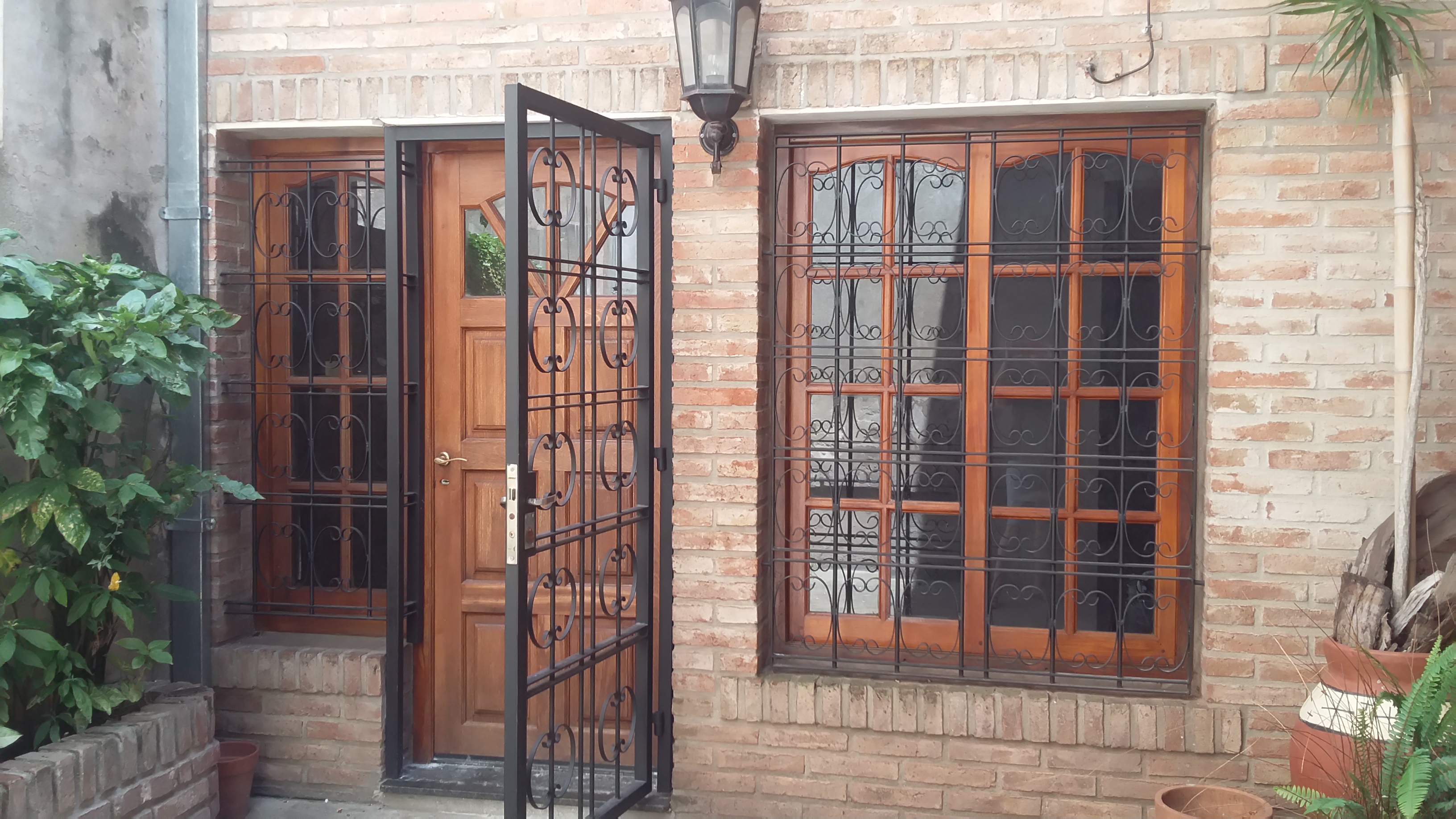 ALQUILER - INTERNA ÚNICA 4 DORMITORIOS - 220 m2 - JARDÍN Y PARRILLERO - 4