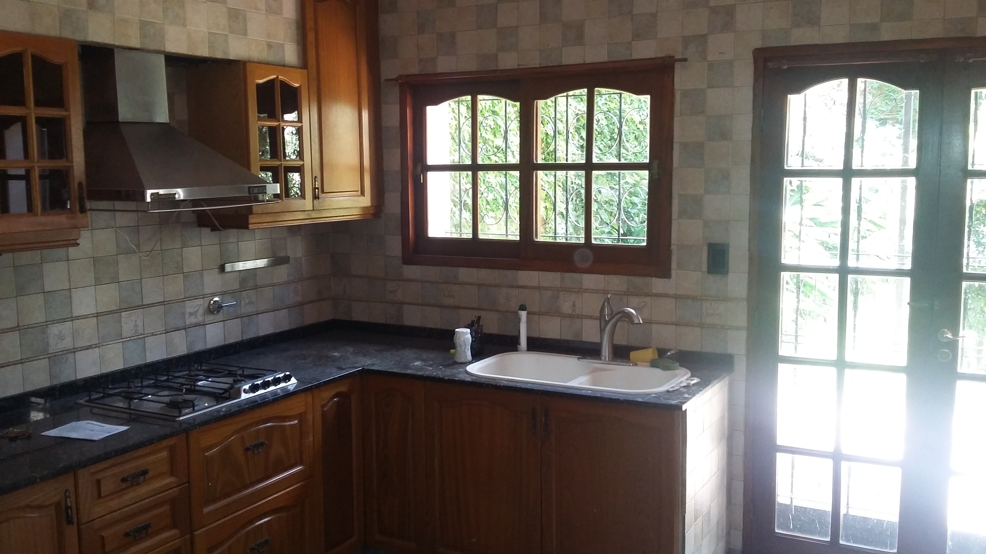 ALQUILER - INTERNA ÚNICA 4 DORMITORIOS - 220 m2 - JARDÍN Y PARRILLERO - 6