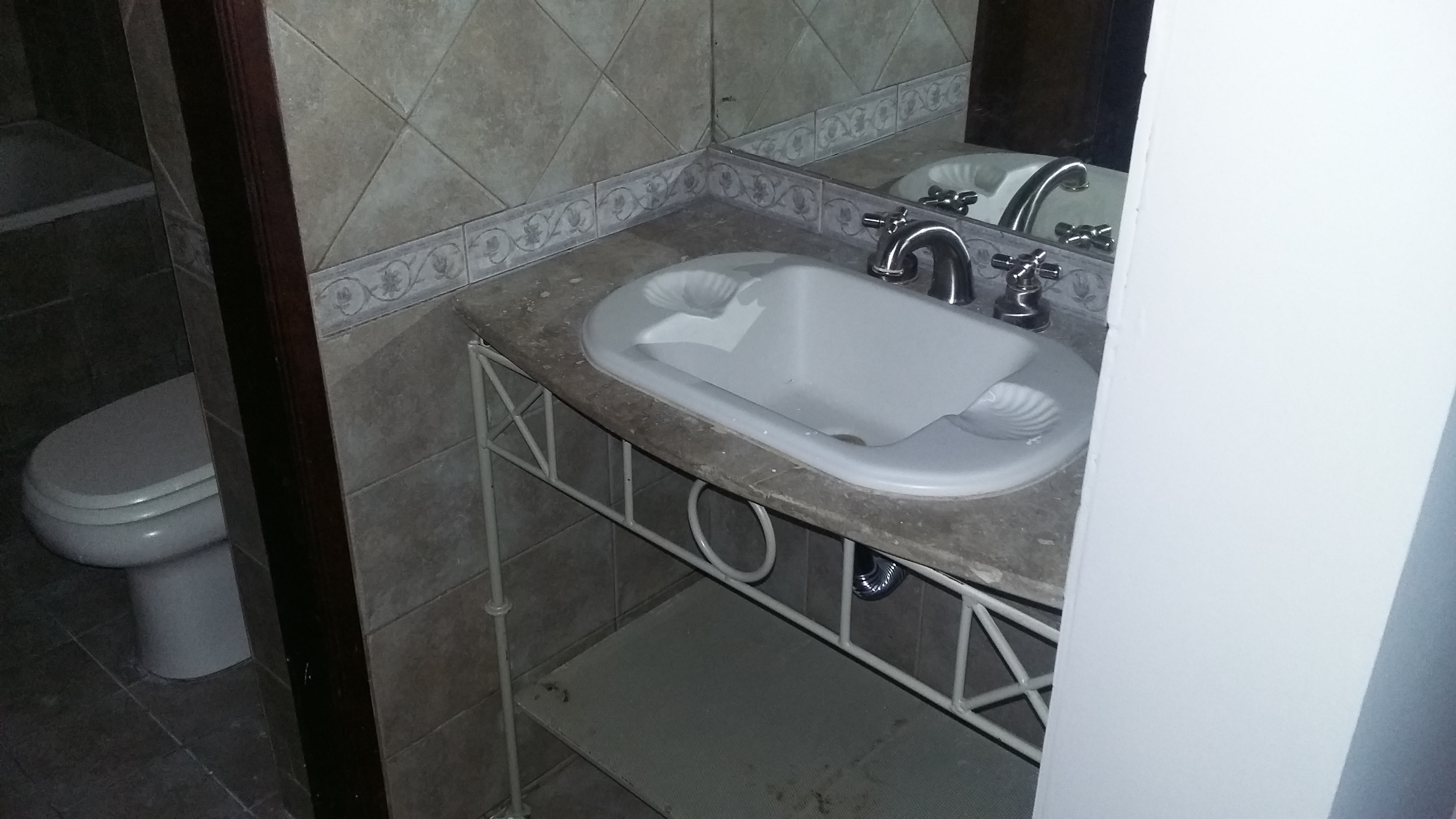 ALQUILER - INTERNA ÚNICA 4 DORMITORIOS - 220 m2 - JARDÍN Y PARRILLERO - 11