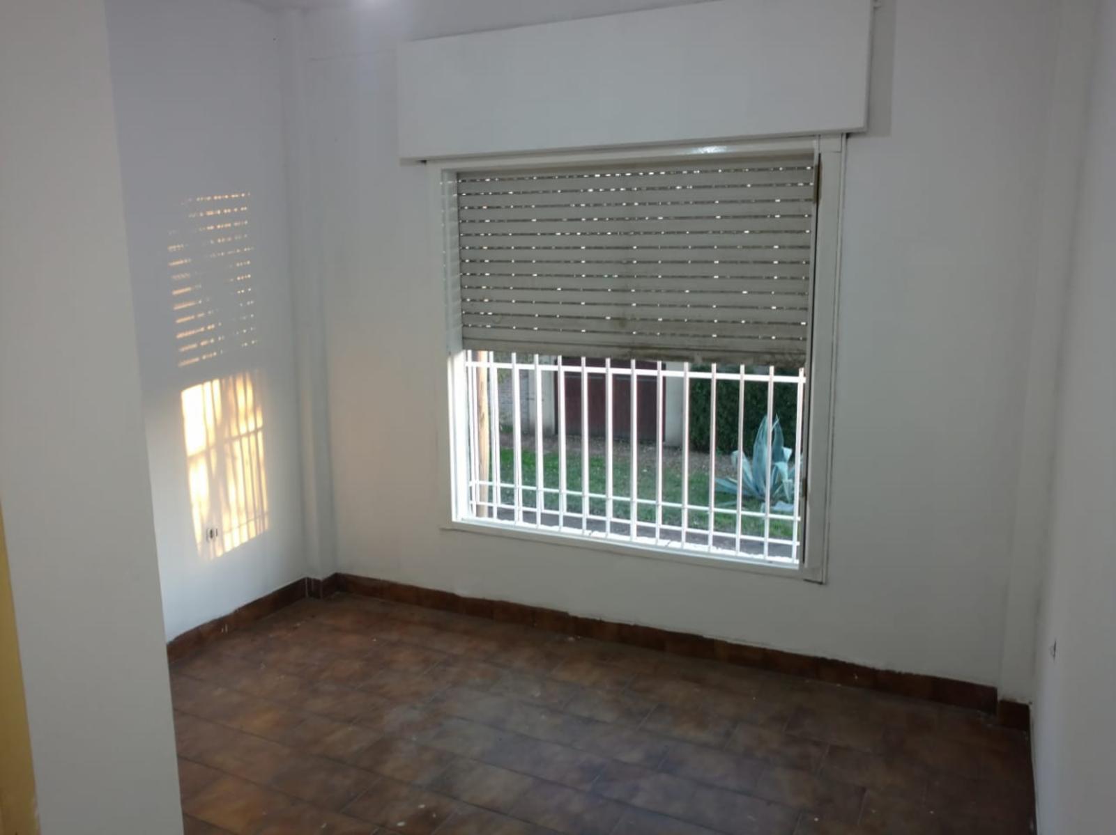 CASA EN DOS PLANTAS ITUZAINGO SUR — foto 4