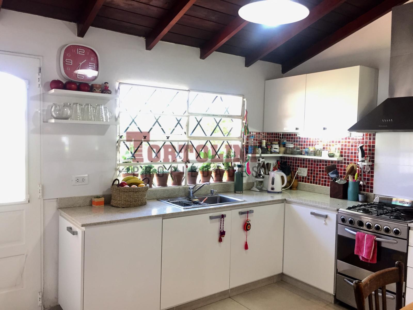 HERMOSO CHALET BARRIO AERONAUTICO — foto 6