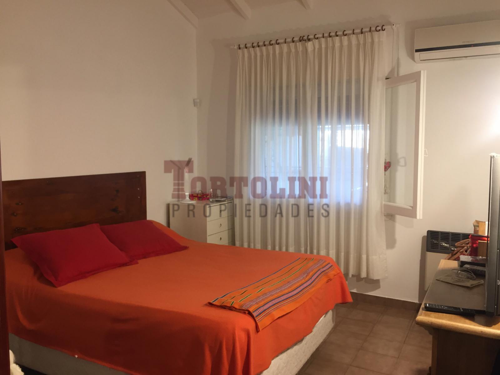 HERMOSO CHALET BARRIO AERONAUTICO — foto 10