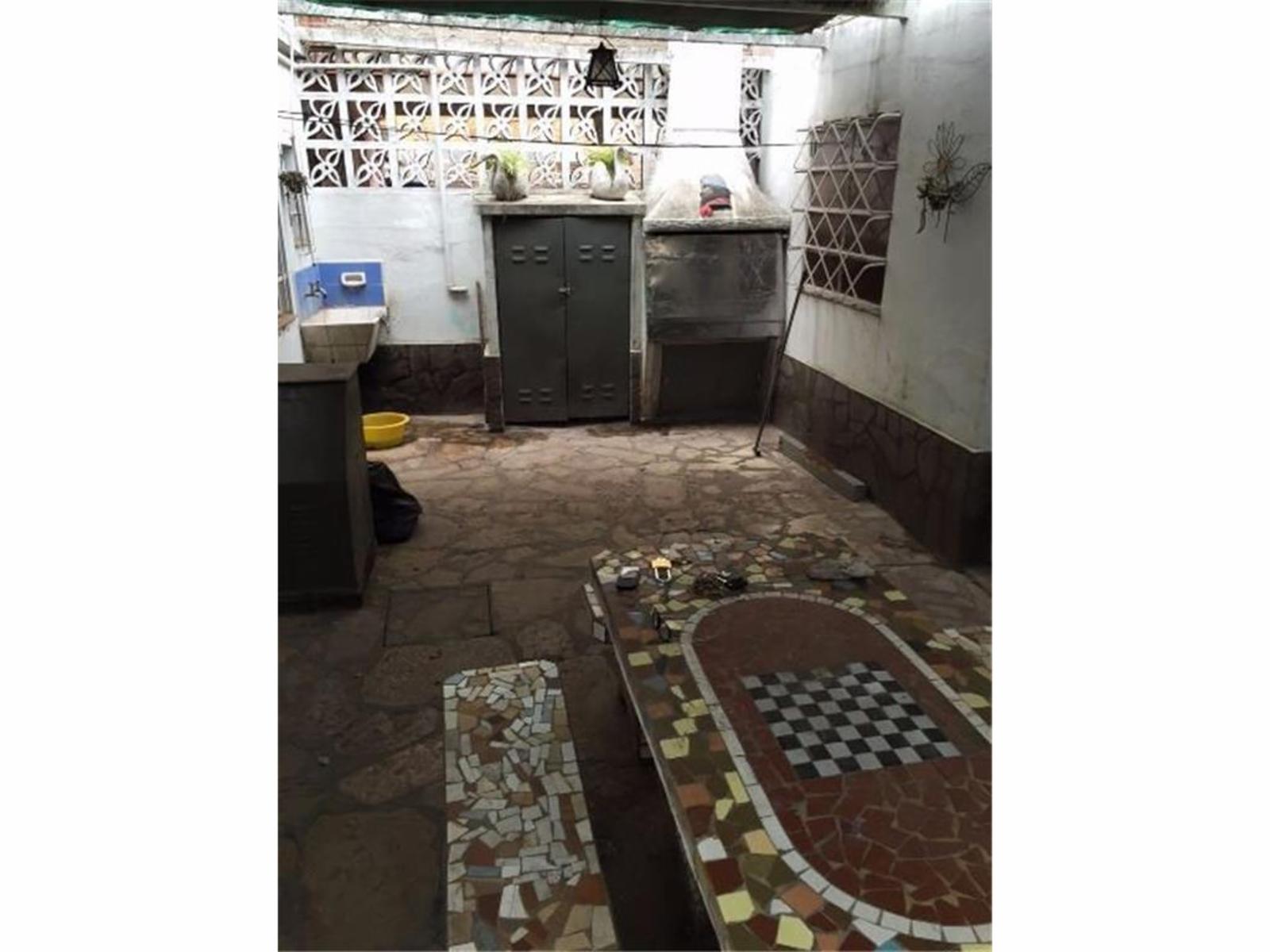 Casa de cuatro ambientes a la venta en José C Paz — foto 2