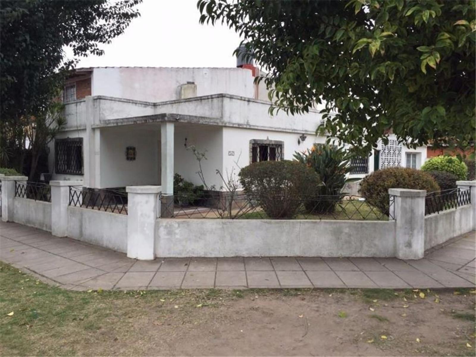 Casa de cuatro ambientes a la venta en José C Paz — foto 4