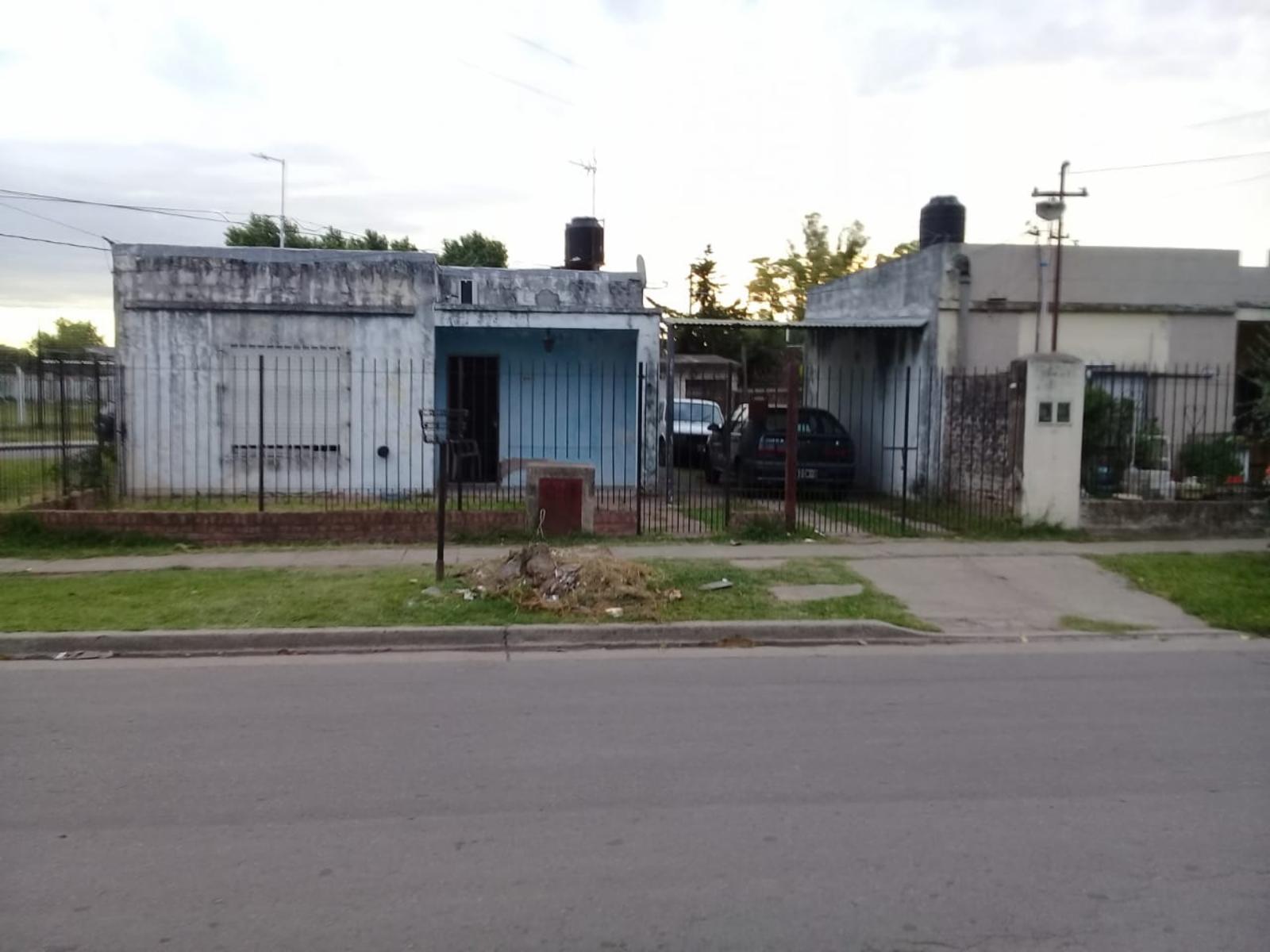 Casa en venta de tres ambientes.