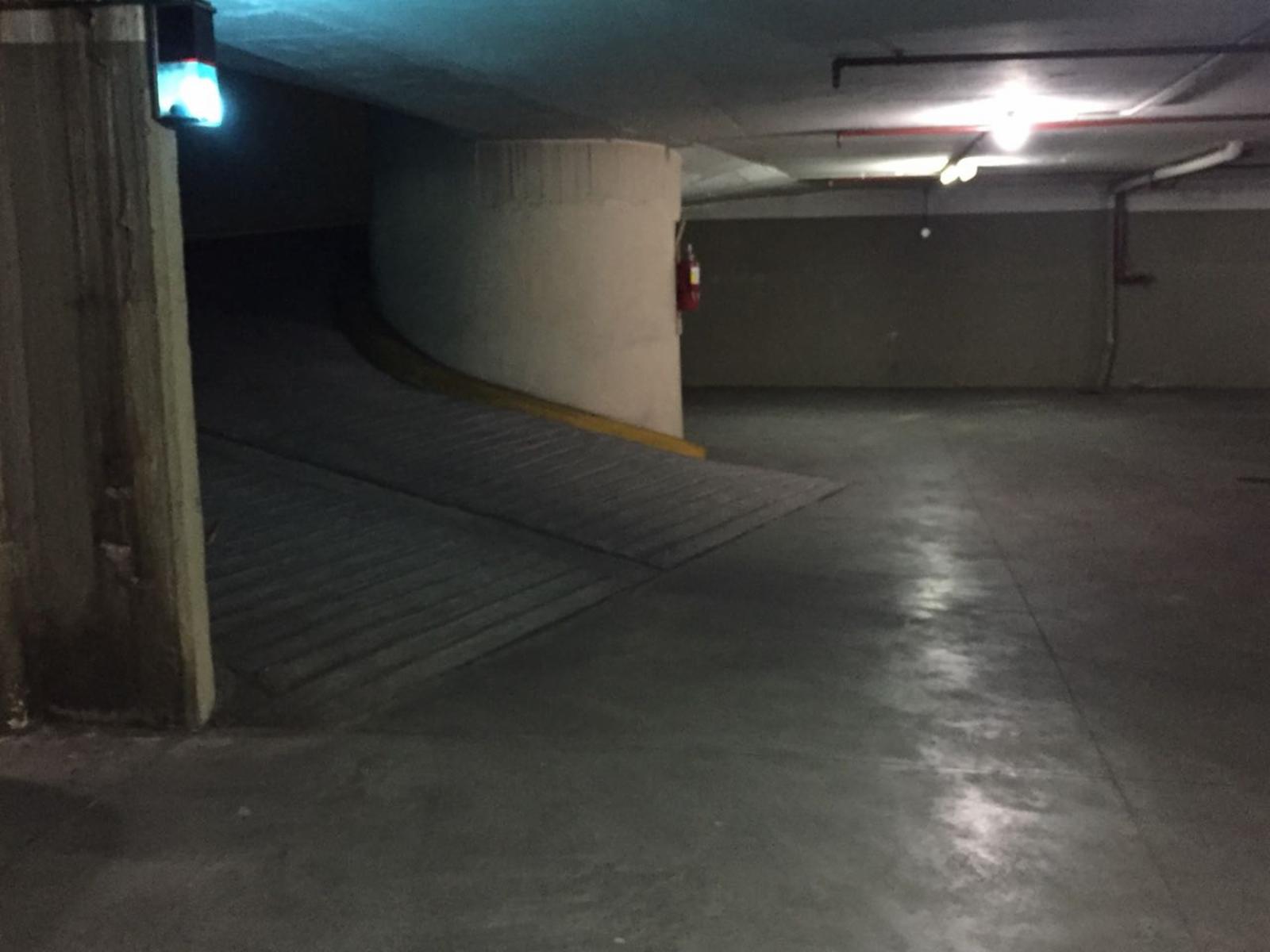 Cochera a la venta en edificio Barcelona 3 — foto 4