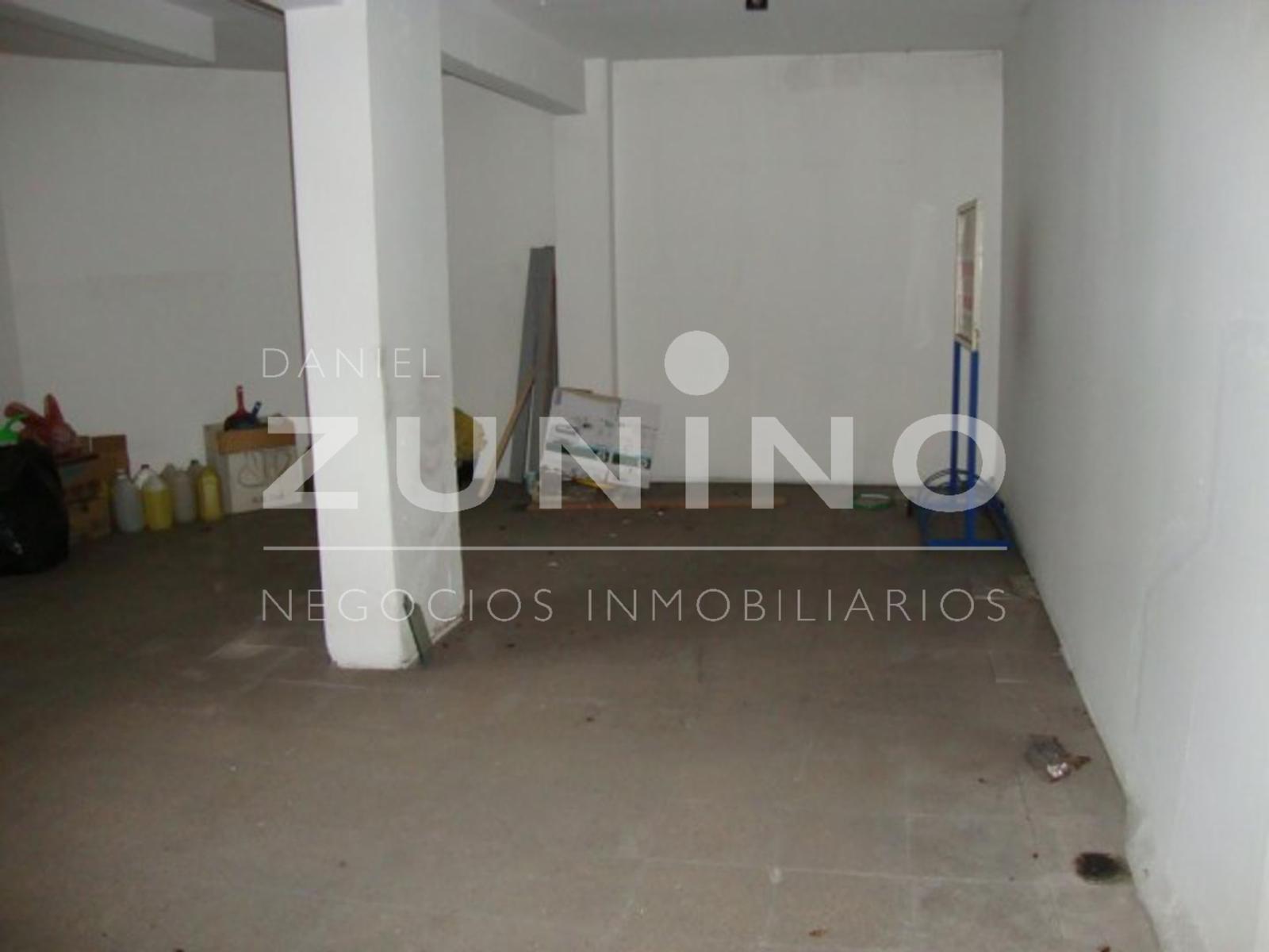 Importante local comercial en esquina, zona céntrica - 2