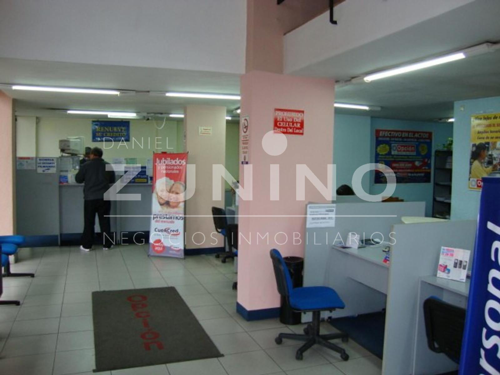 Importante local comercial en esquina, zona céntrica - 4