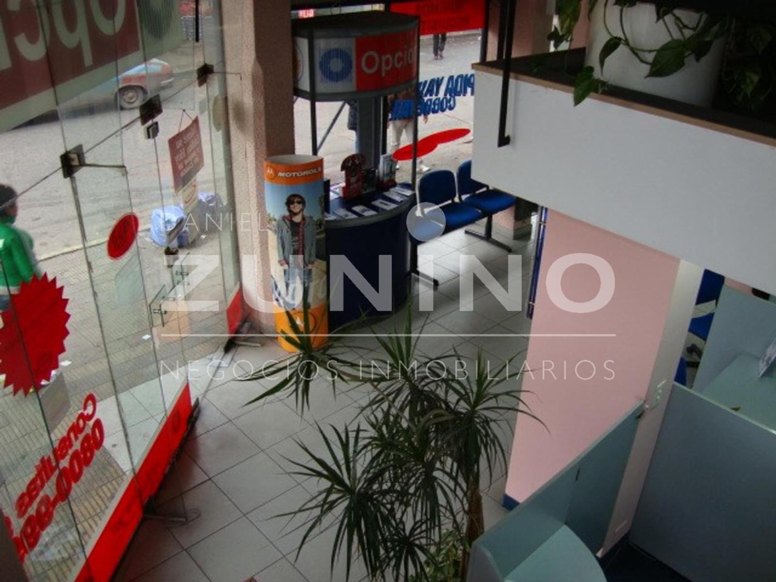 Importante local comercial en esquina, zona céntrica - 7
