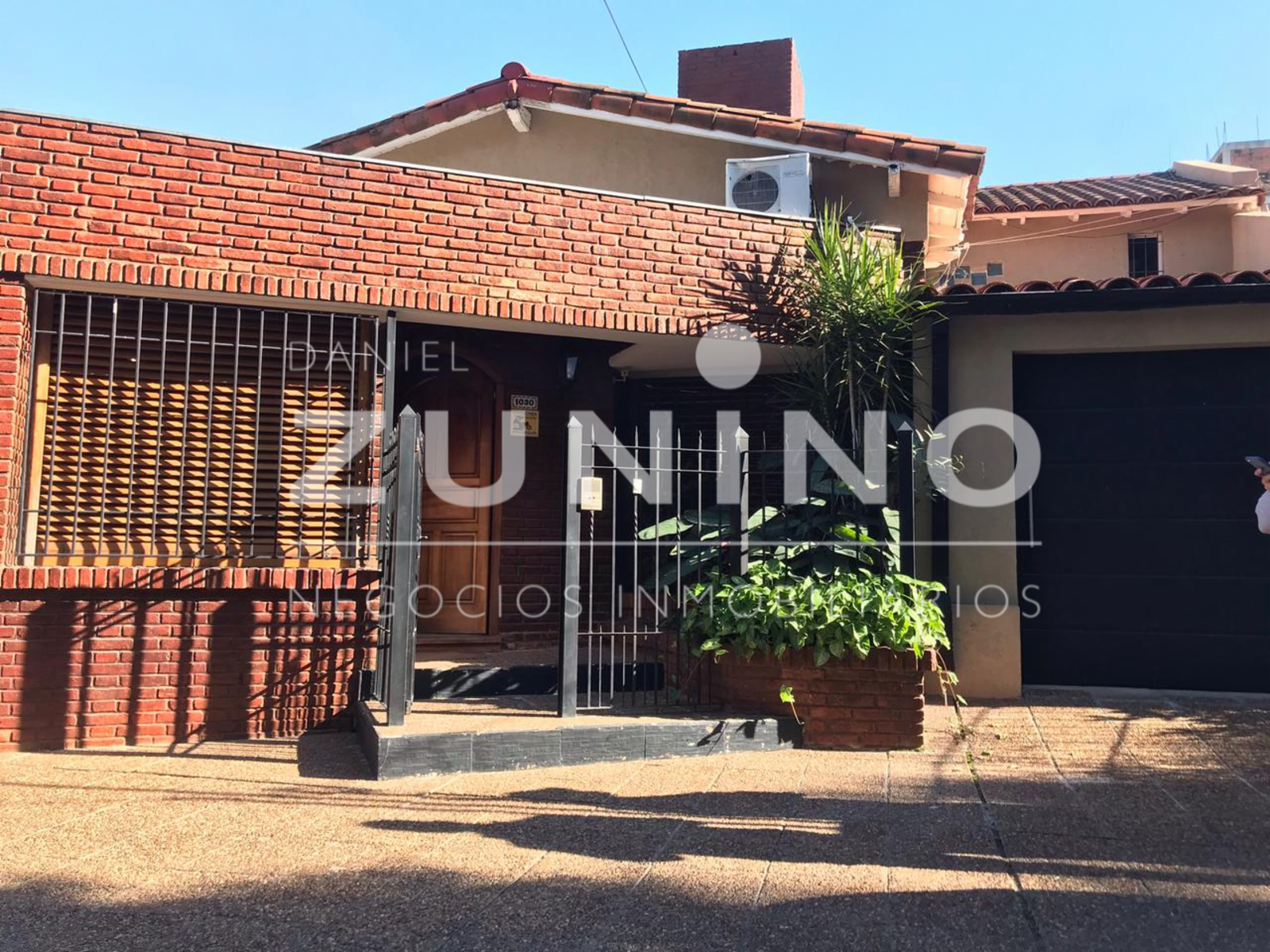 Casa de cuatro ambientes a la venta en Muñiz